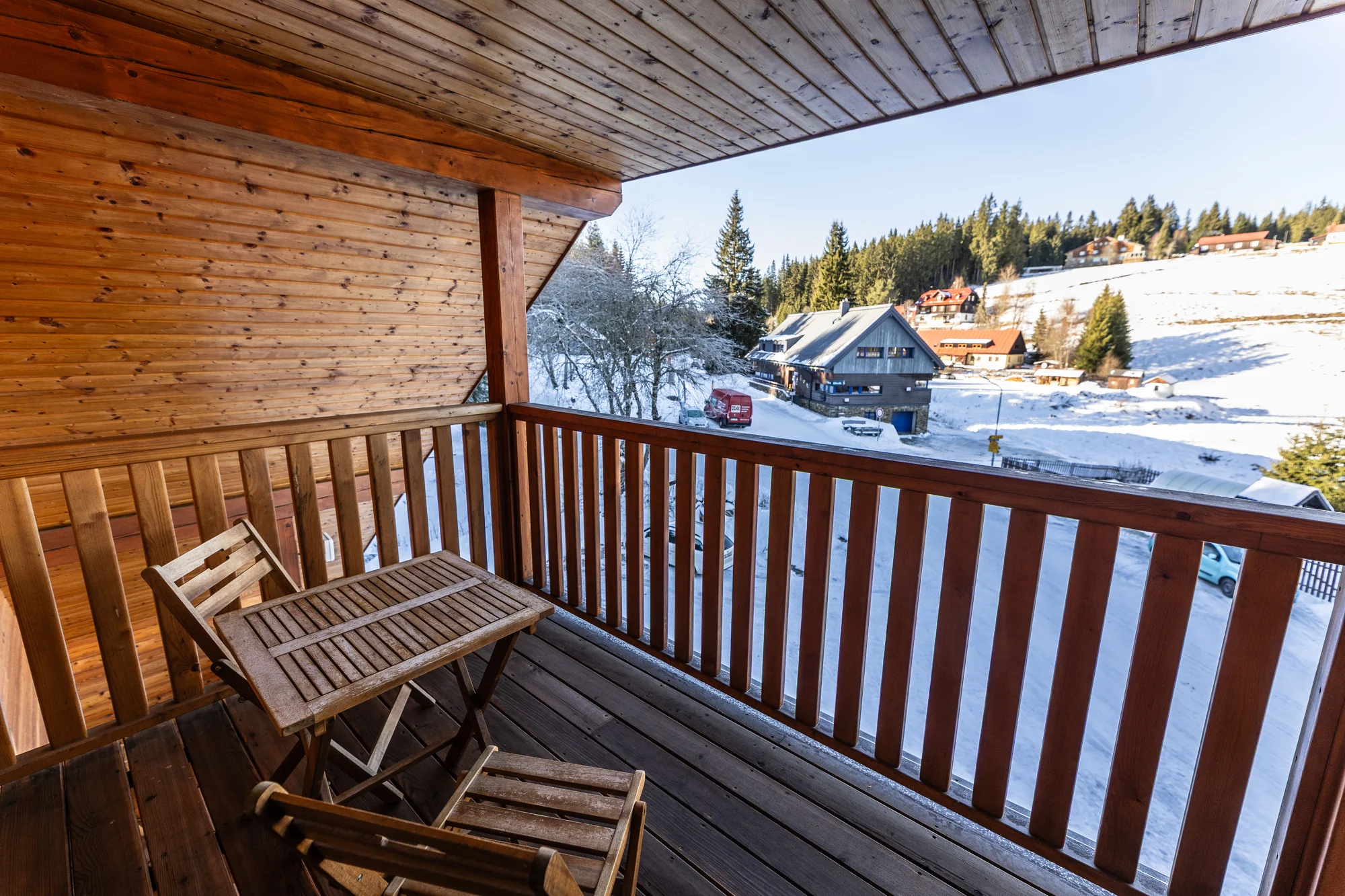 Pobyt v příjemné chatě v srdci Šumavy: polopenze i káva a zákusek