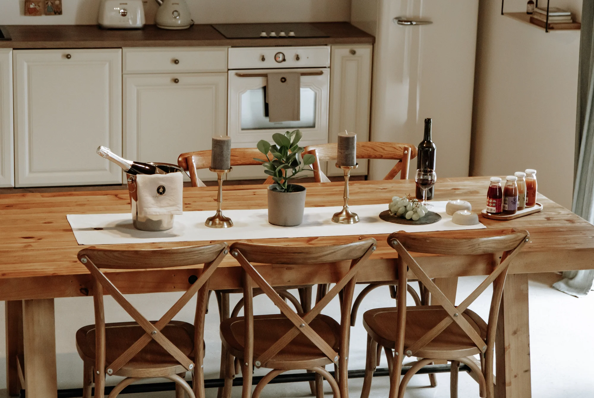 Pobyt v domě Hany Hegerové s degustací jejích oblíbených pokrmů, vstupem do Thermal Nesvady či zážitkovým vařením