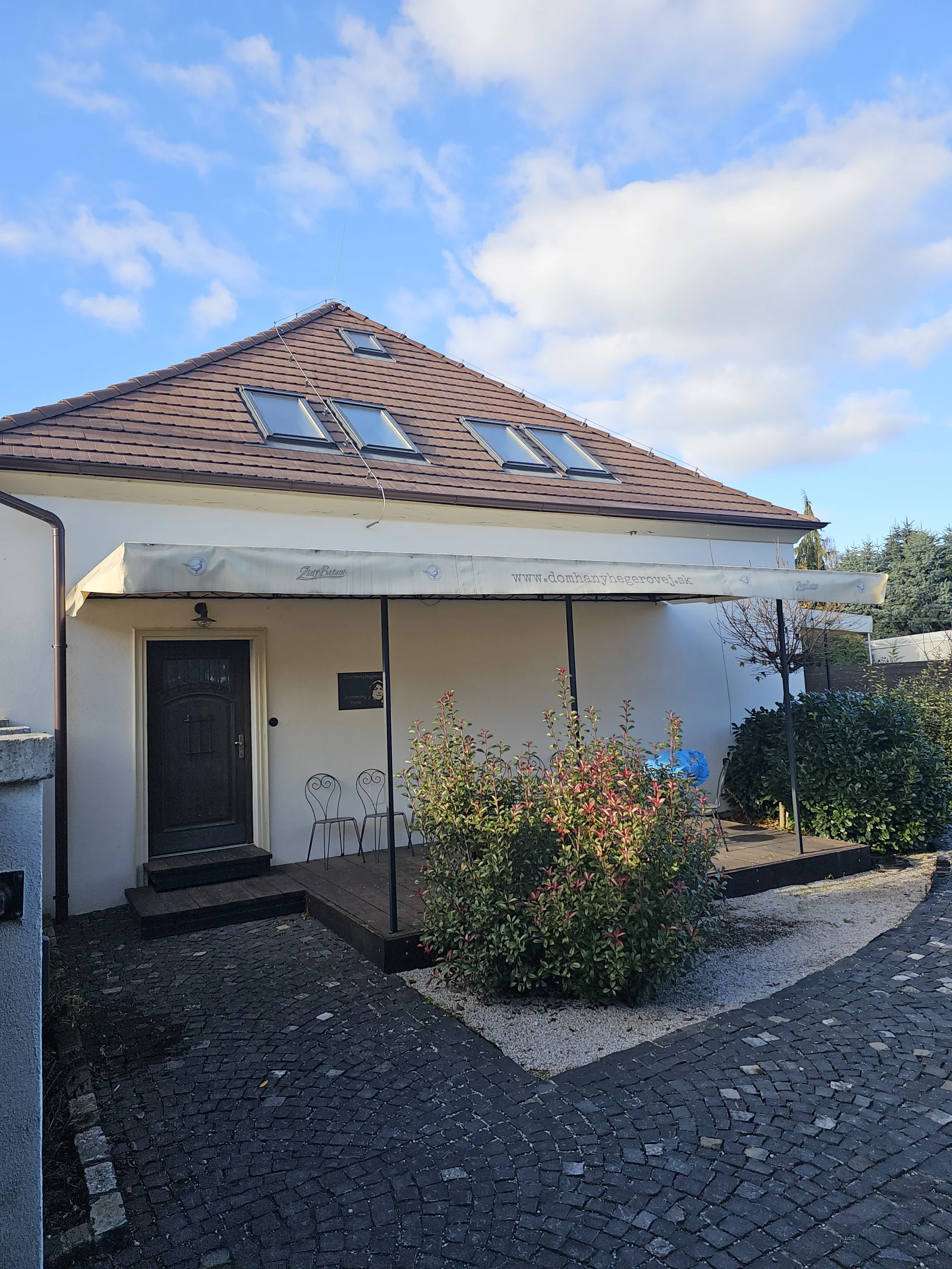 Pobyt v domě Hany Hegerové s degustací jejích oblíbených pokrmů, vstupem do Thermal Nesvady či zážitkovým vařením