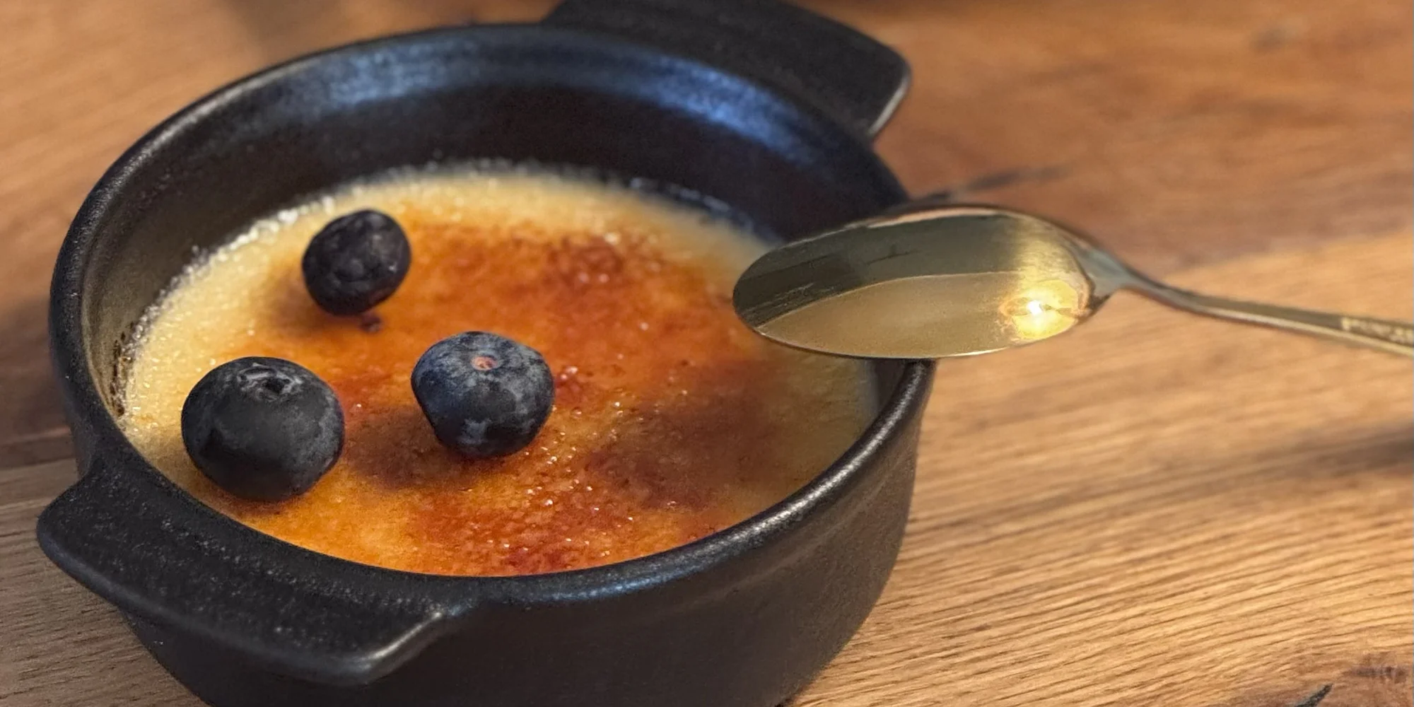 Menu s kachní paštikou, steakem a crème brûlée i s lahví vína pro 1 či 2 osoby