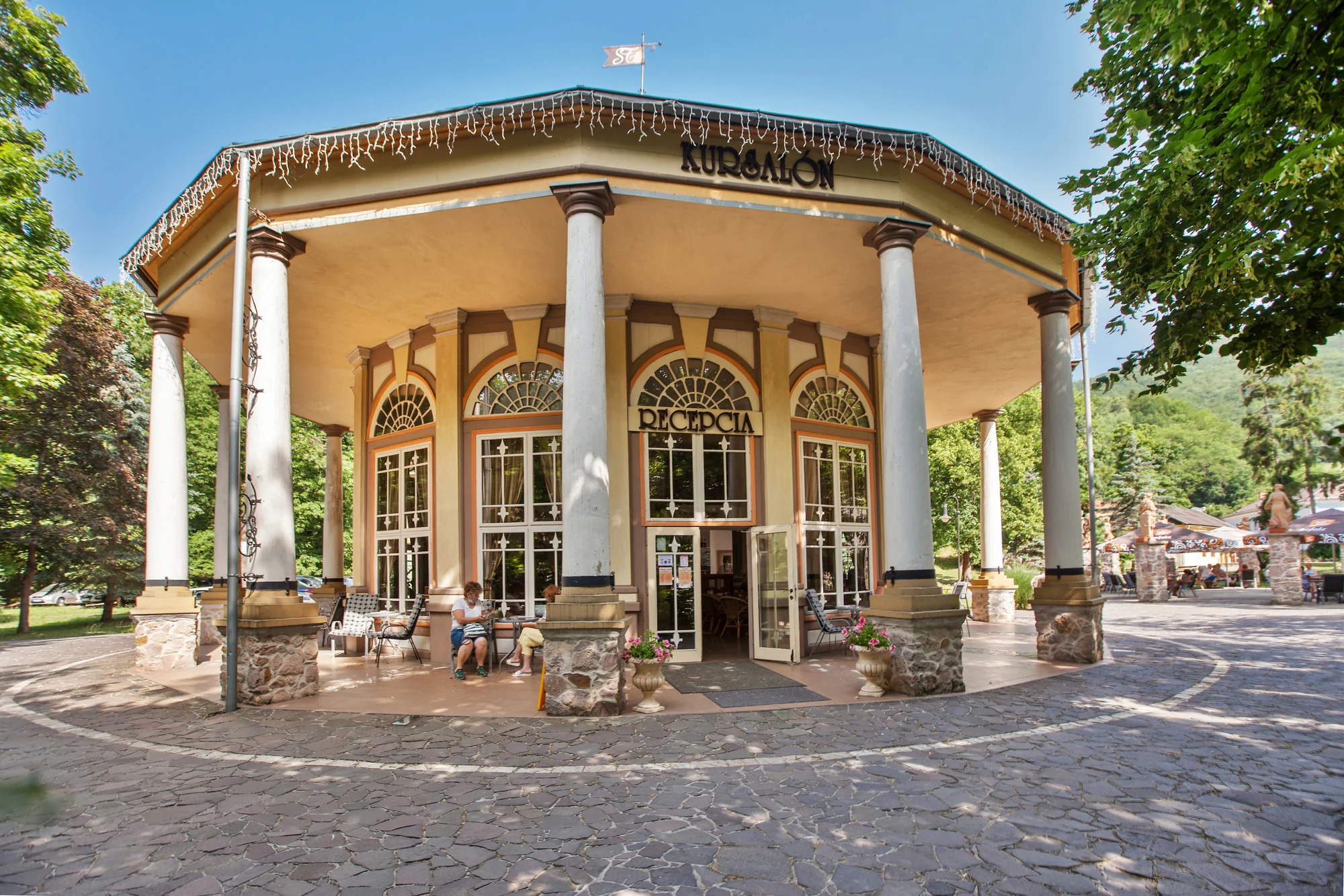 Fantastický odpočinek v lázních Sklené Teplice: ubytování se stravou a lázeňskými procedurami