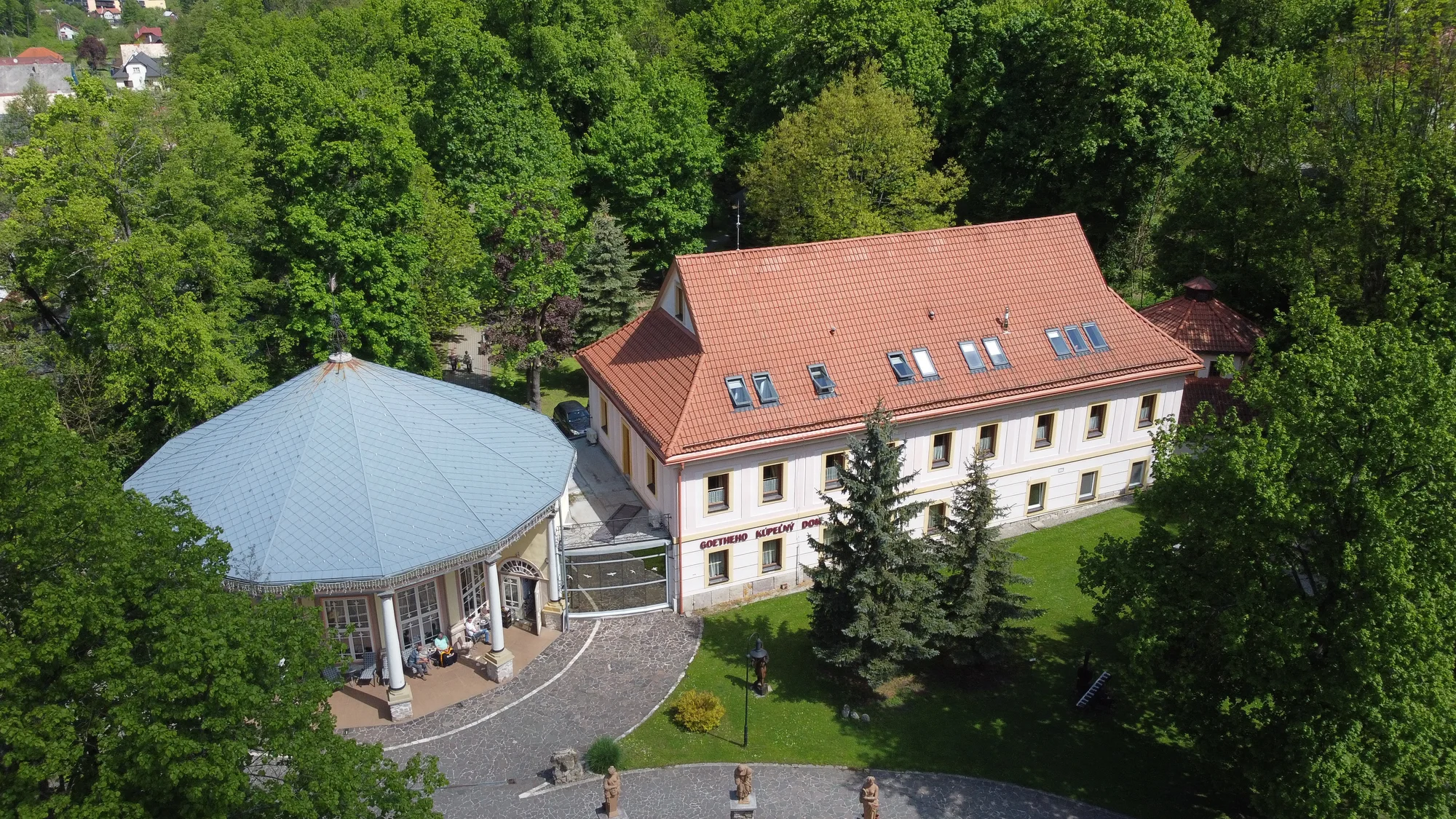 Fantastický odpočinek v lázních Sklené Teplice: ubytování se stravou a lázeňskými procedurami