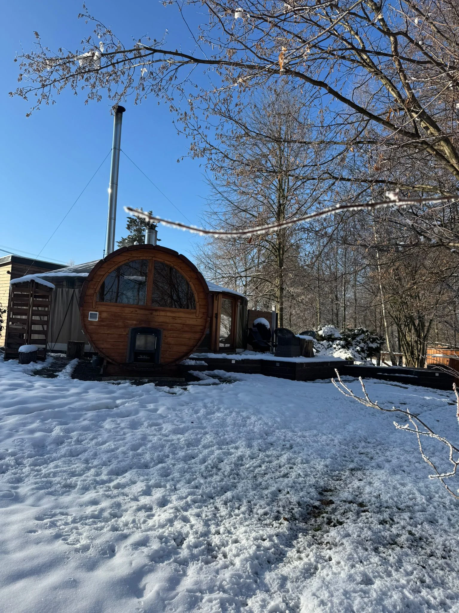 Relax v podhůří Beskyd: pobyt v moderní jurtě s privátní saunou a snídaní až pro 4 osoby