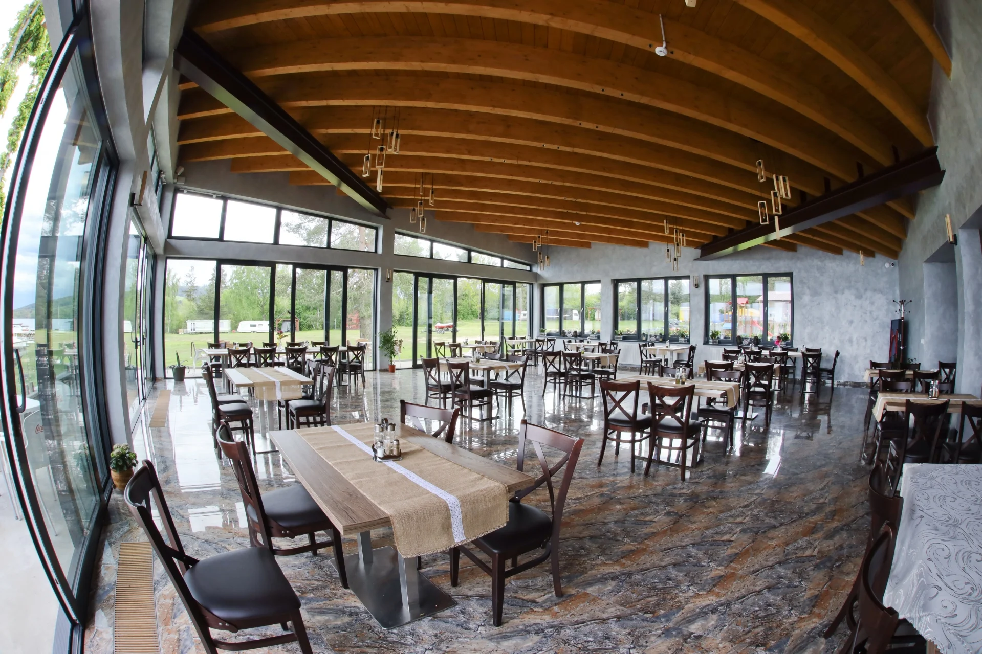 Hotel Prístav*** na břehu Oravské přehrady s animačním programem