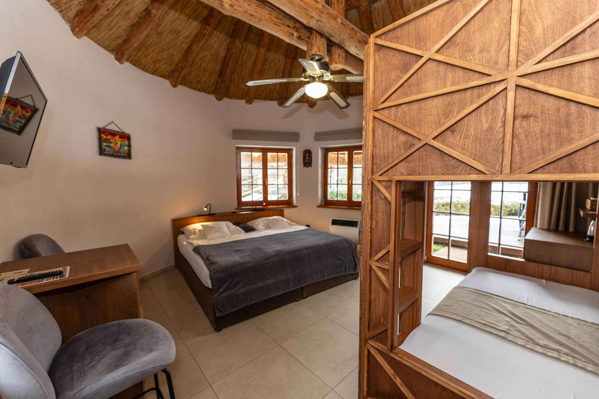 Afrika ve Dvoře Králové: bungalov v kempu, snídaně, neomezený vstup do safari i vířivka