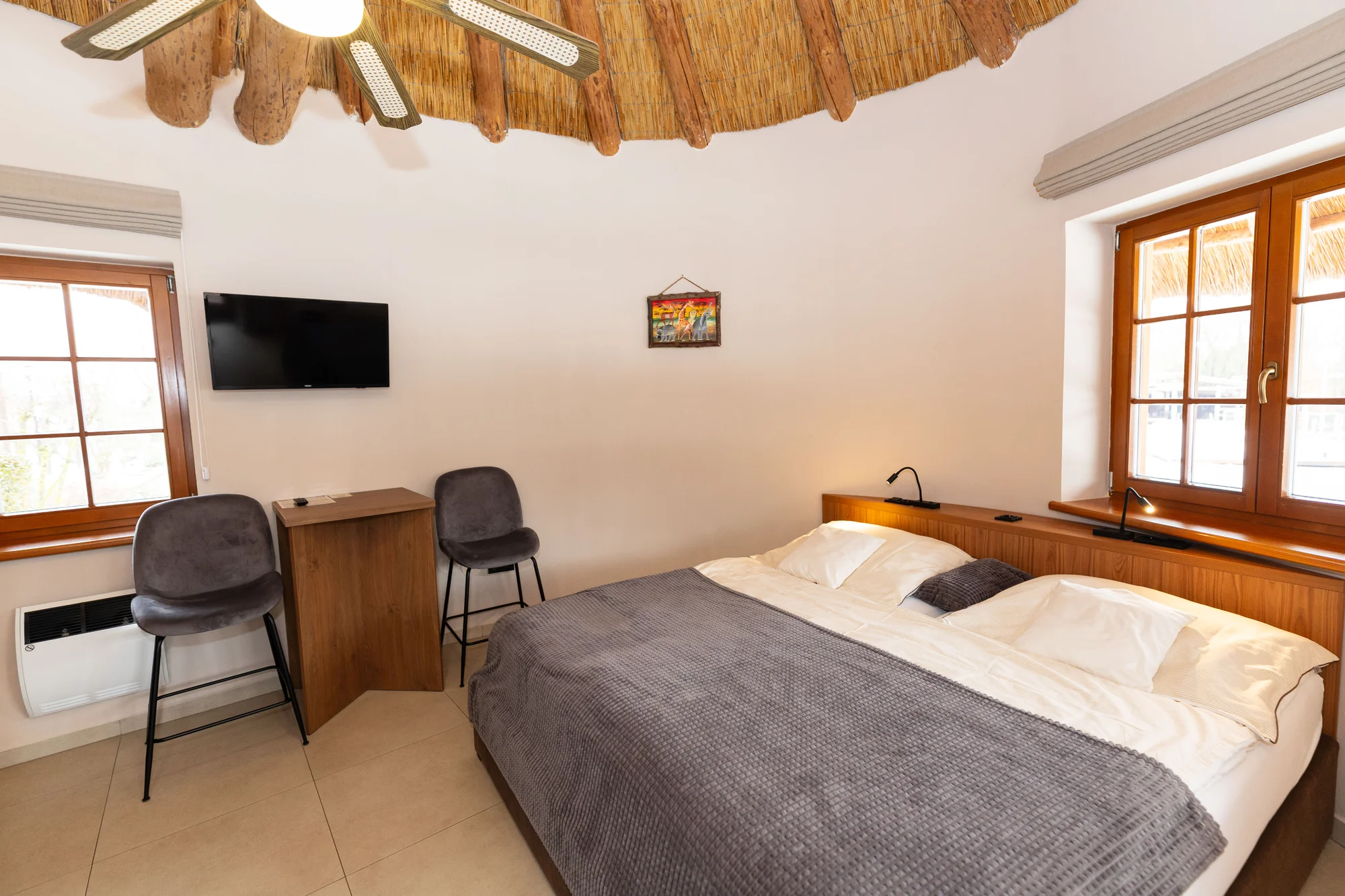 Afrika ve Dvoře Králové: bungalov v kempu, snídaně, neomezený vstup do safari i vířivka