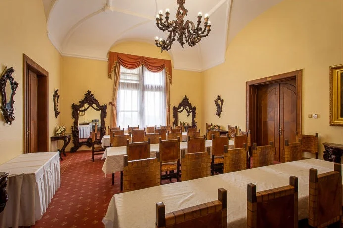 Pobyt na Smolenickém zámku: snídaně či polopenze i komentovaná prohlídka zámku