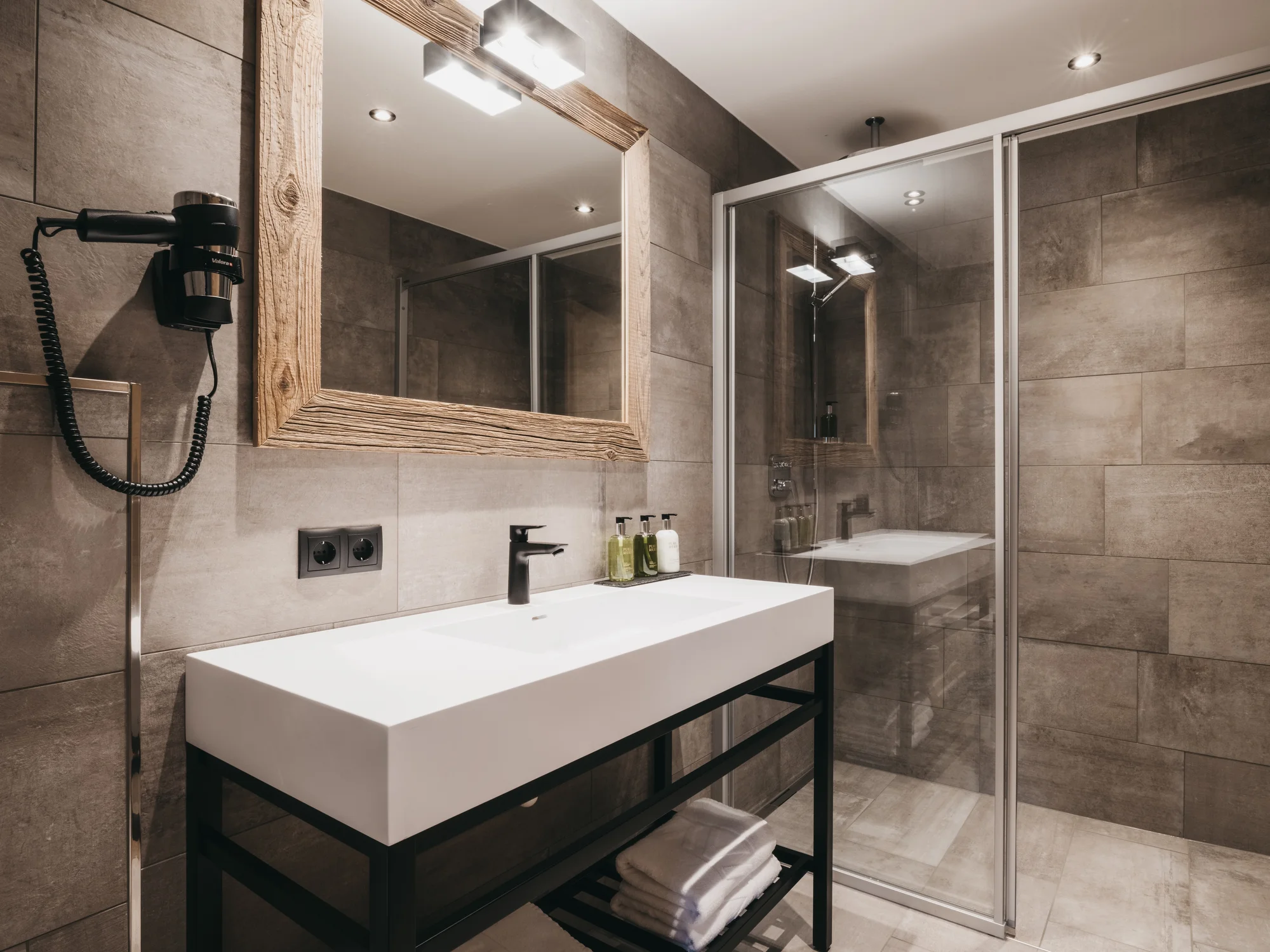 Dovolená v Zillertalu: hotel hned u sjezdovky, polopenze a neomezený relax v bazénech i saunách