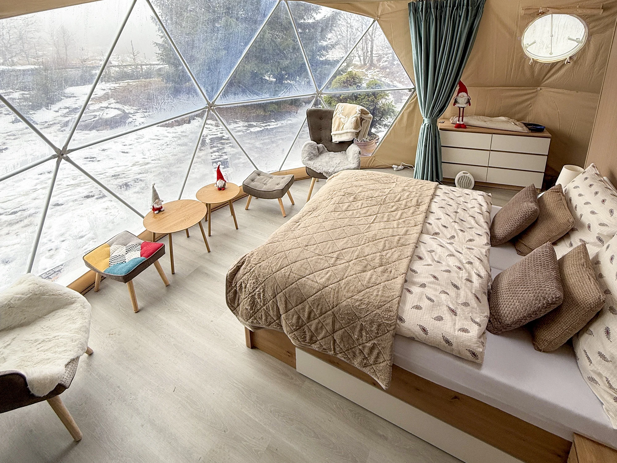 Glamping v Krušných horách: komfortně vybavený stan se saunou