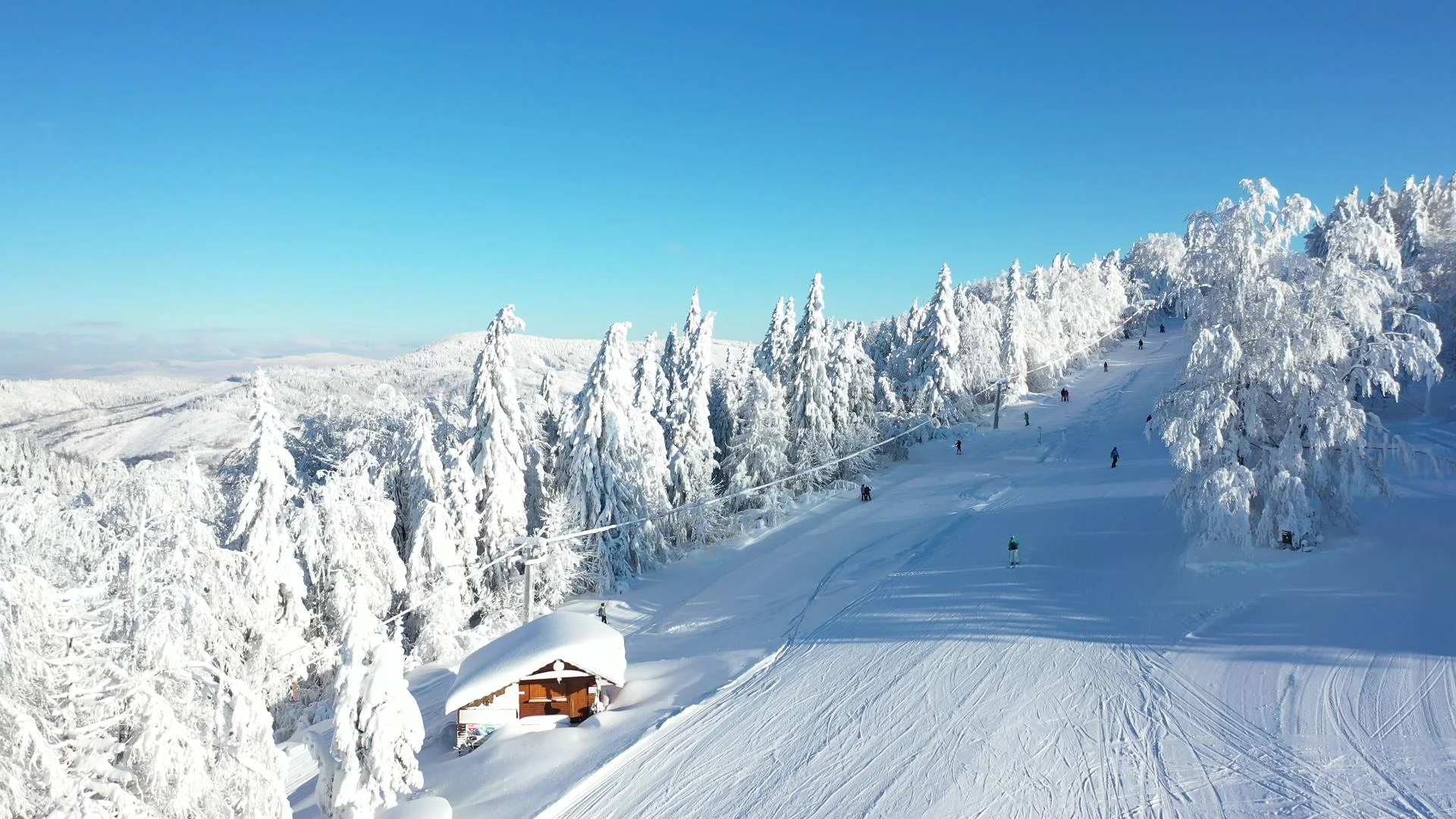 Wellness pobyt ve 4* hotelu Holiday Inn s panoramatickým výhledem na město a skipasy se slevou