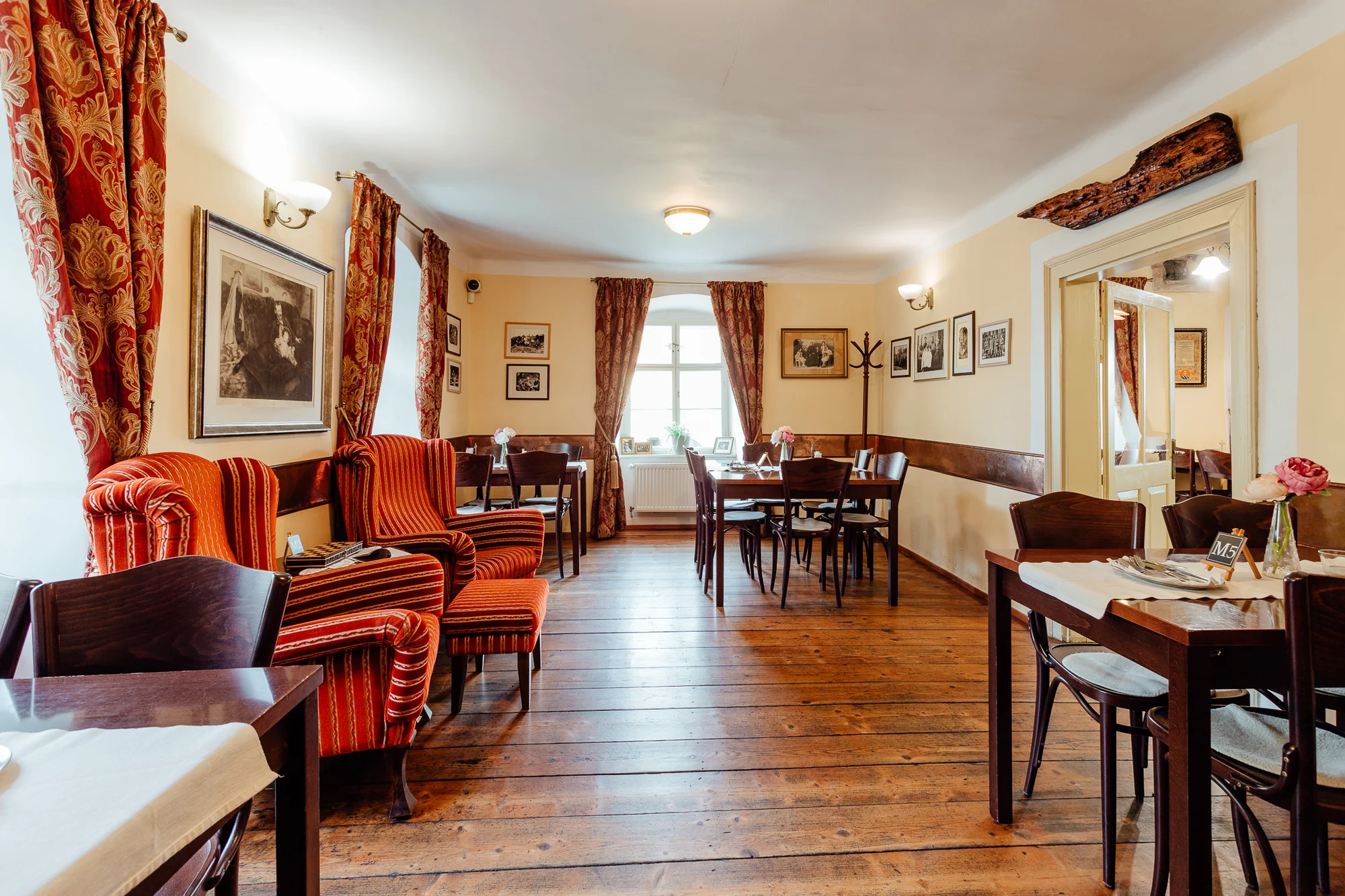 Elegantní nově zrekonstruované pokoje a apartmány v klidné části centra Banské Štiavnice