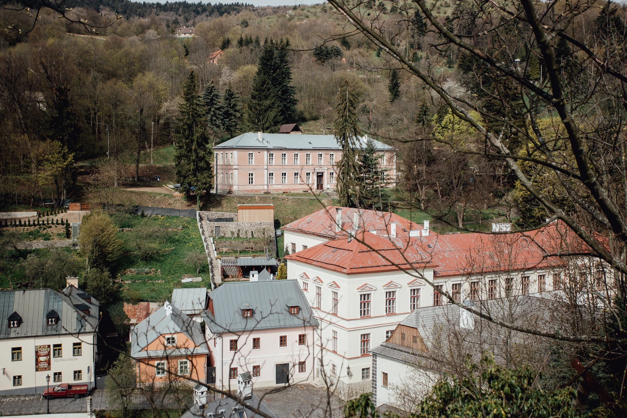 Elegantní nově zrekonstruované pokoje a apartmány v klidné části centra Banské Štiavnice