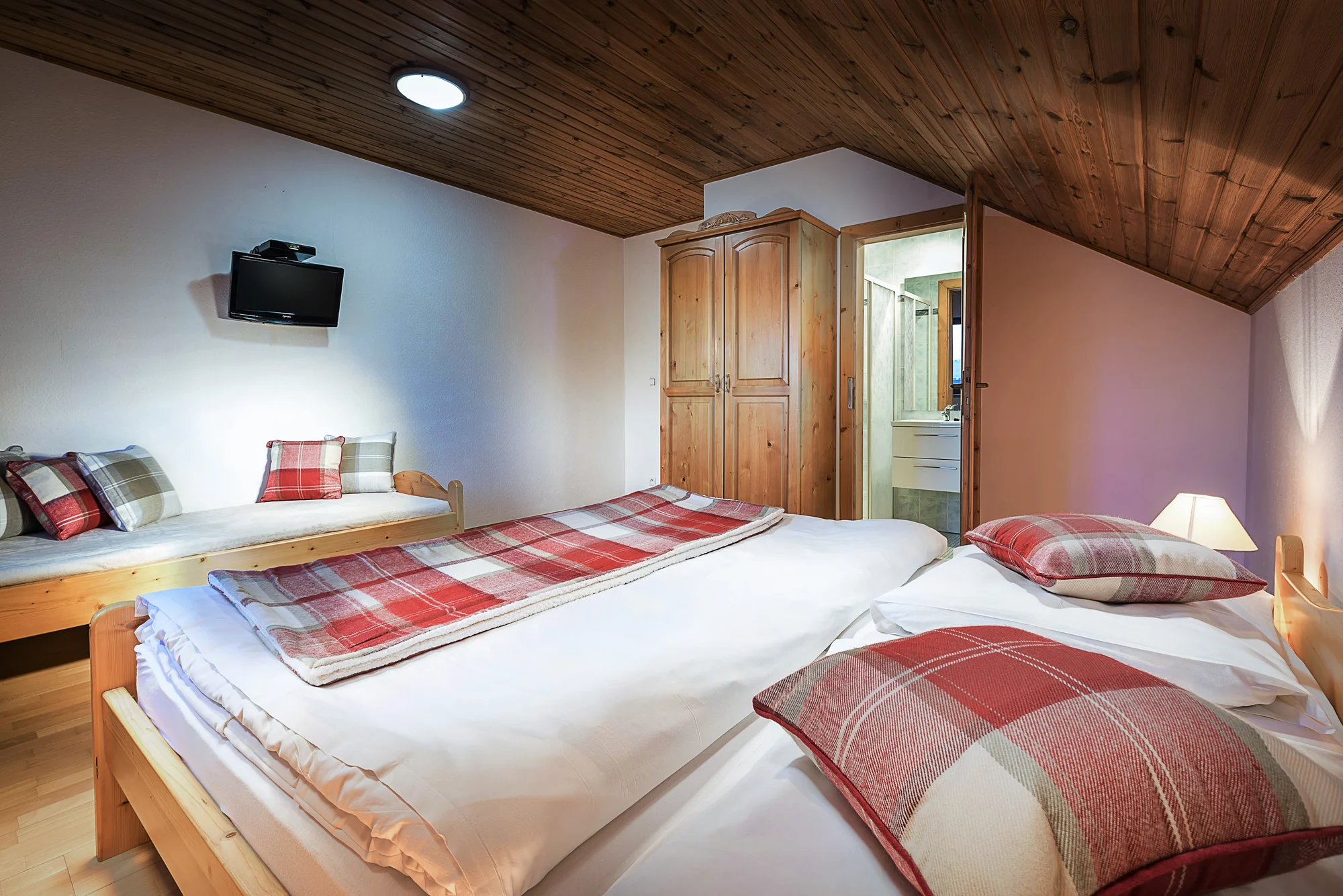 Belianské Tatry: chata ve Ždiaru až pro 10 osob s krbem i kuchyní