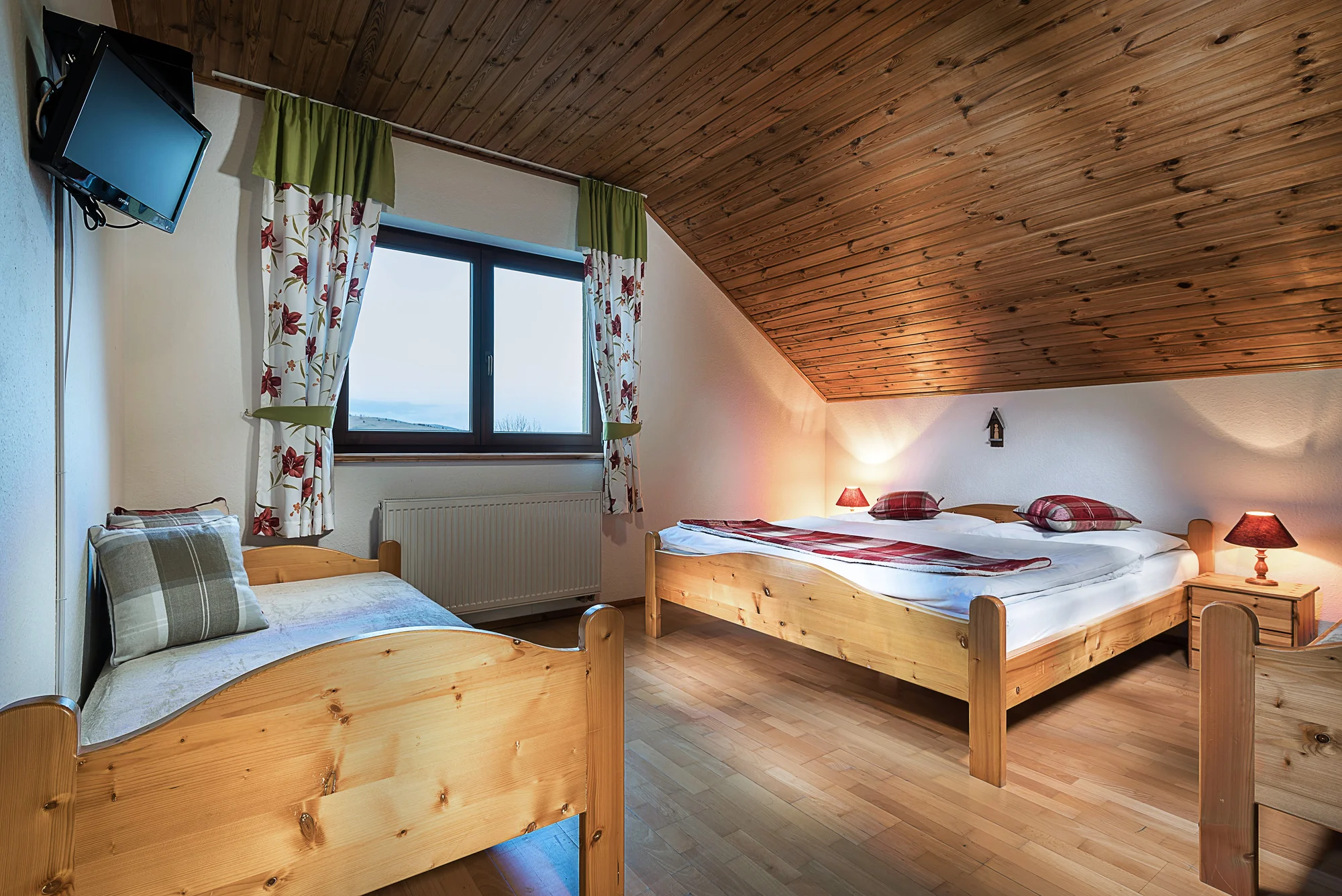 Belianské Tatry: chata ve Ždiaru až pro 10 osob s krbem i kuchyní