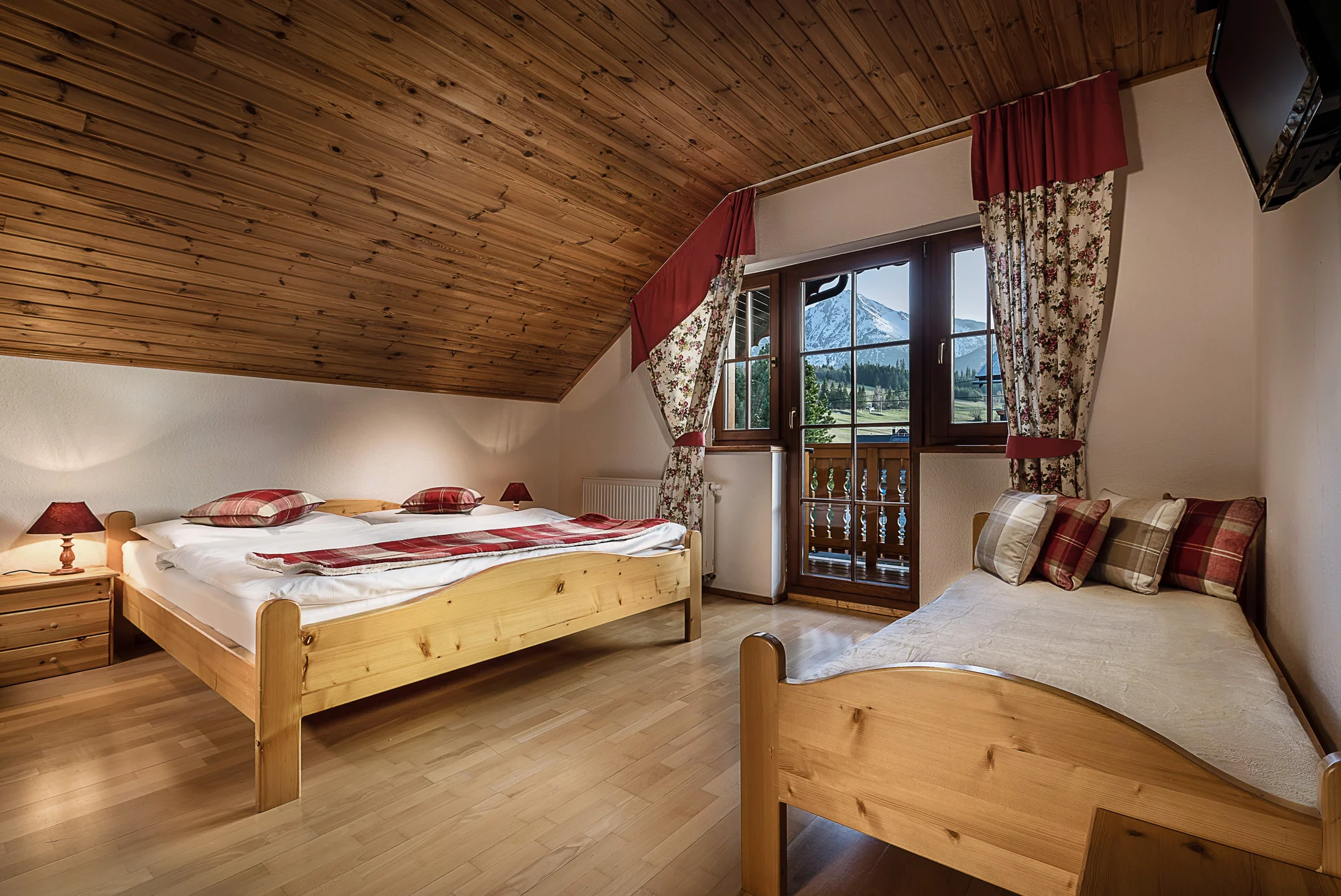 Belianské Tatry: chata ve Ždiaru až pro 10 osob s krbem i kuchyní