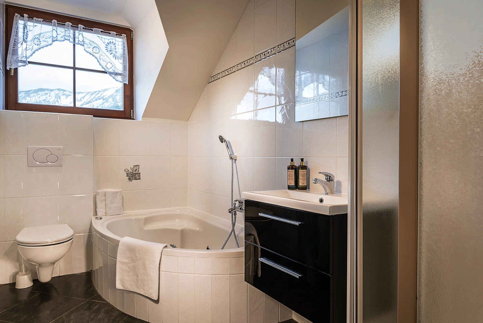 Belianské Tatry: chata ve Ždiaru až pro 10 osob s krbem i kuchyní