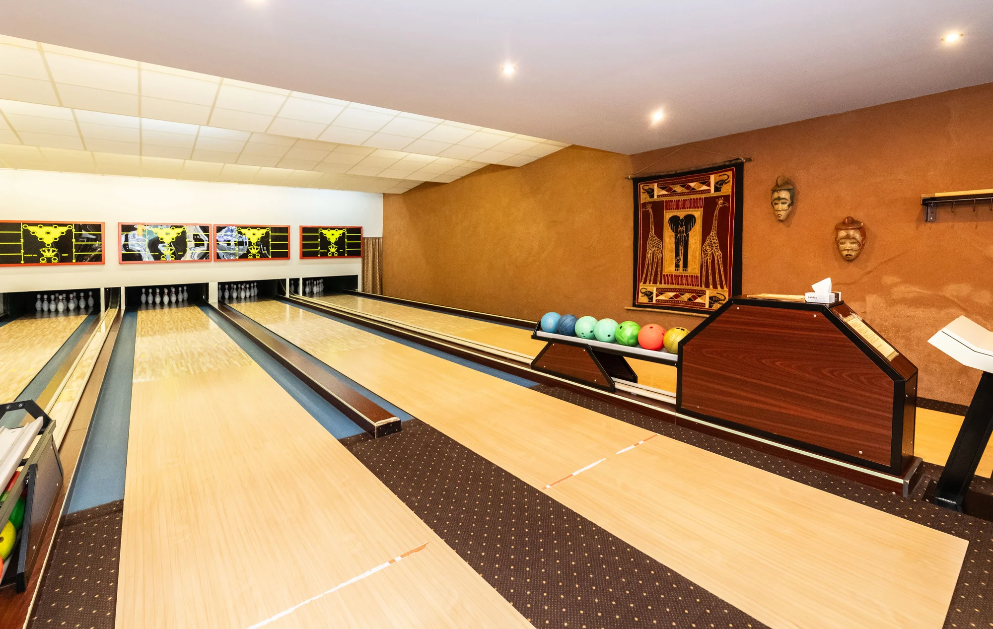 Afrika ve Dvoře Králové: bungalov v kempu, snídaně, neomezený vstup do safari i vířivka