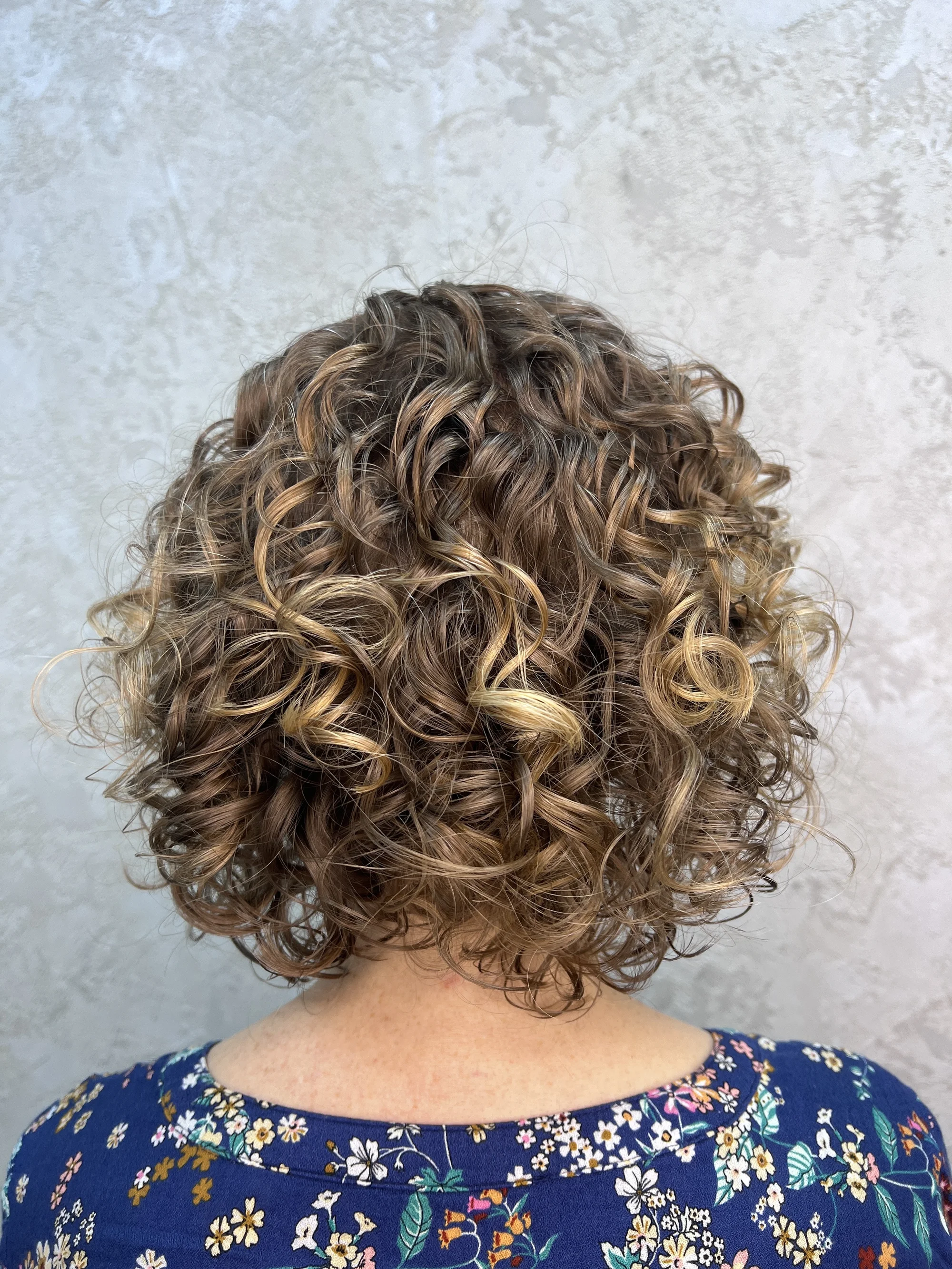 Ještě krásnější vlasy: barvení a střih pro všechny délky, H-laminace, čištění Malibu C včetně analýzy