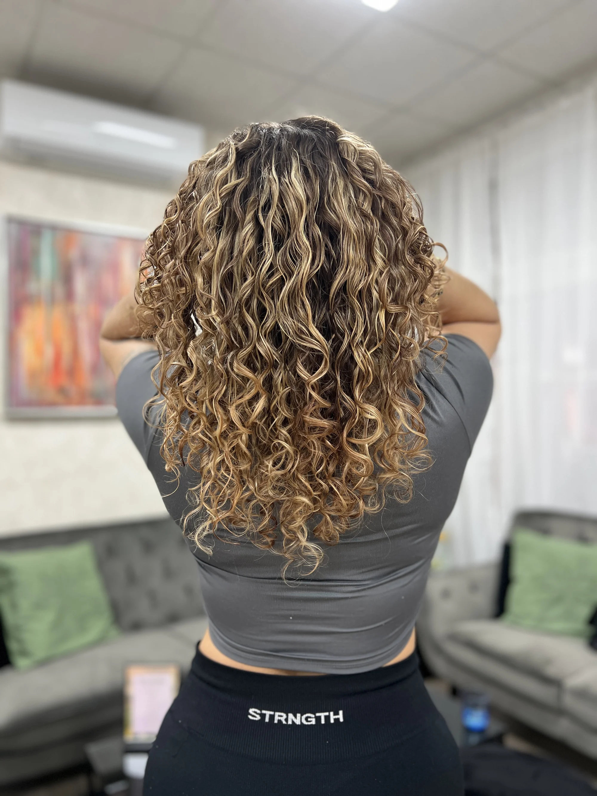 Ještě krásnější vlasy: barvení a střih pro všechny délky, H-laminace, čištění Malibu C včetně analýzy