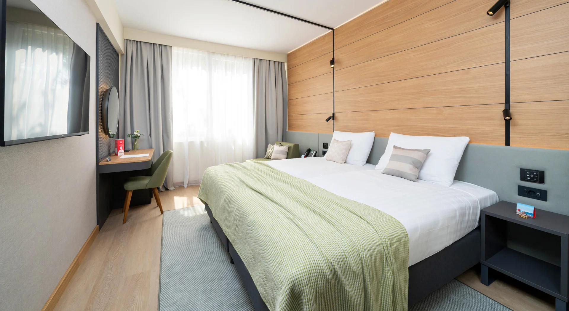 Nově zrekonstruovaný 4* hotel v Umagu přímo u moře: snídaně či polopenze a wellness