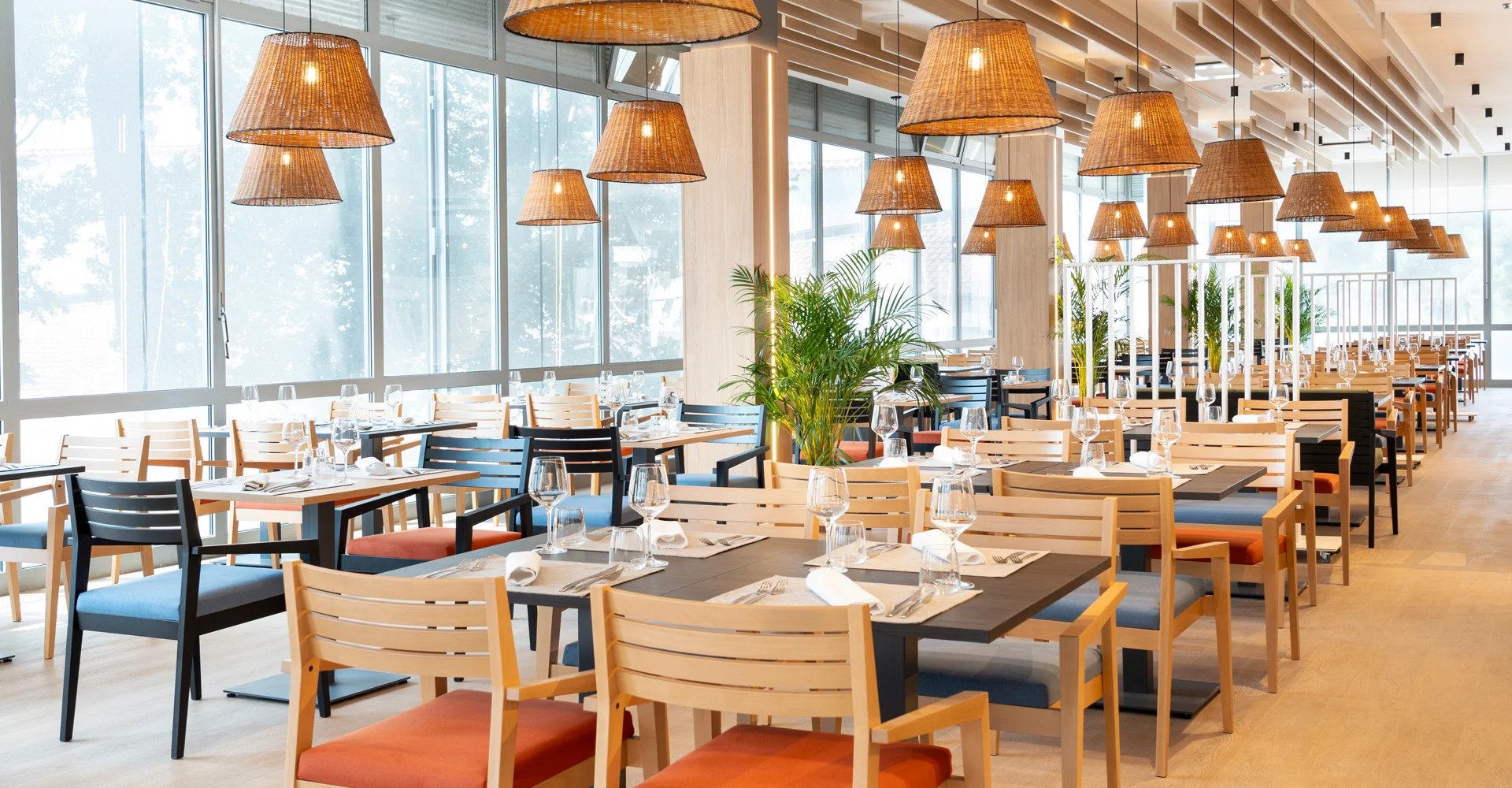 Nově zrekonstruovaný 4* hotel v Umagu přímo u moře: snídaně či polopenze a wellness