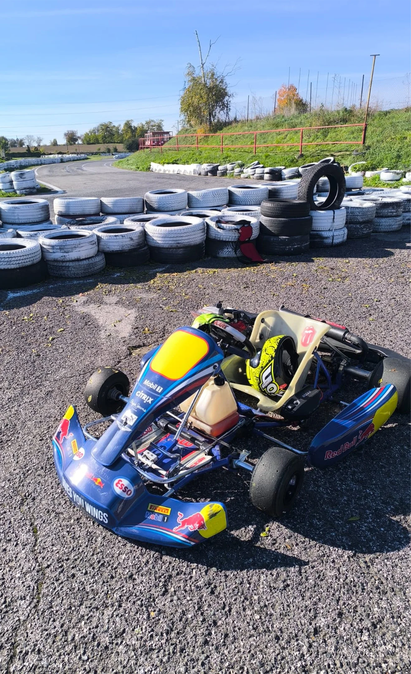 Jízda v závodní motokáře: 1–3 kola na letištním či závodním okruhu