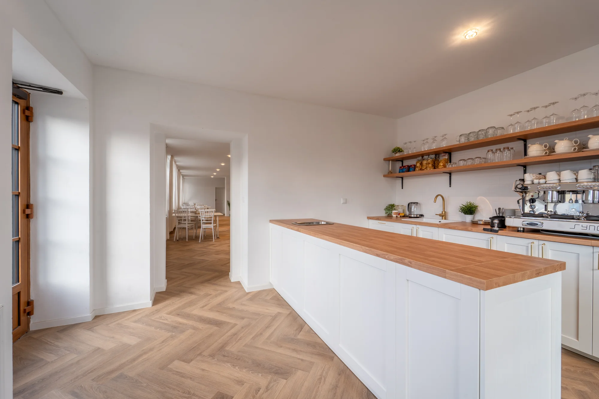 Jeseníky: apartmány až pro 8 osob v bývalém zámku, možnost snídaní na pokoj i privátního wellness