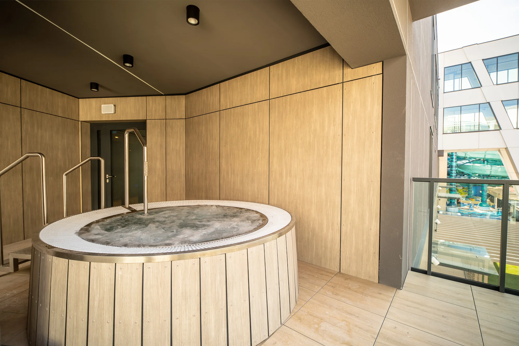 Dovolená s dětmi u Baltu: polopenze, vnitřní bazén a sauny, hřiště a herna