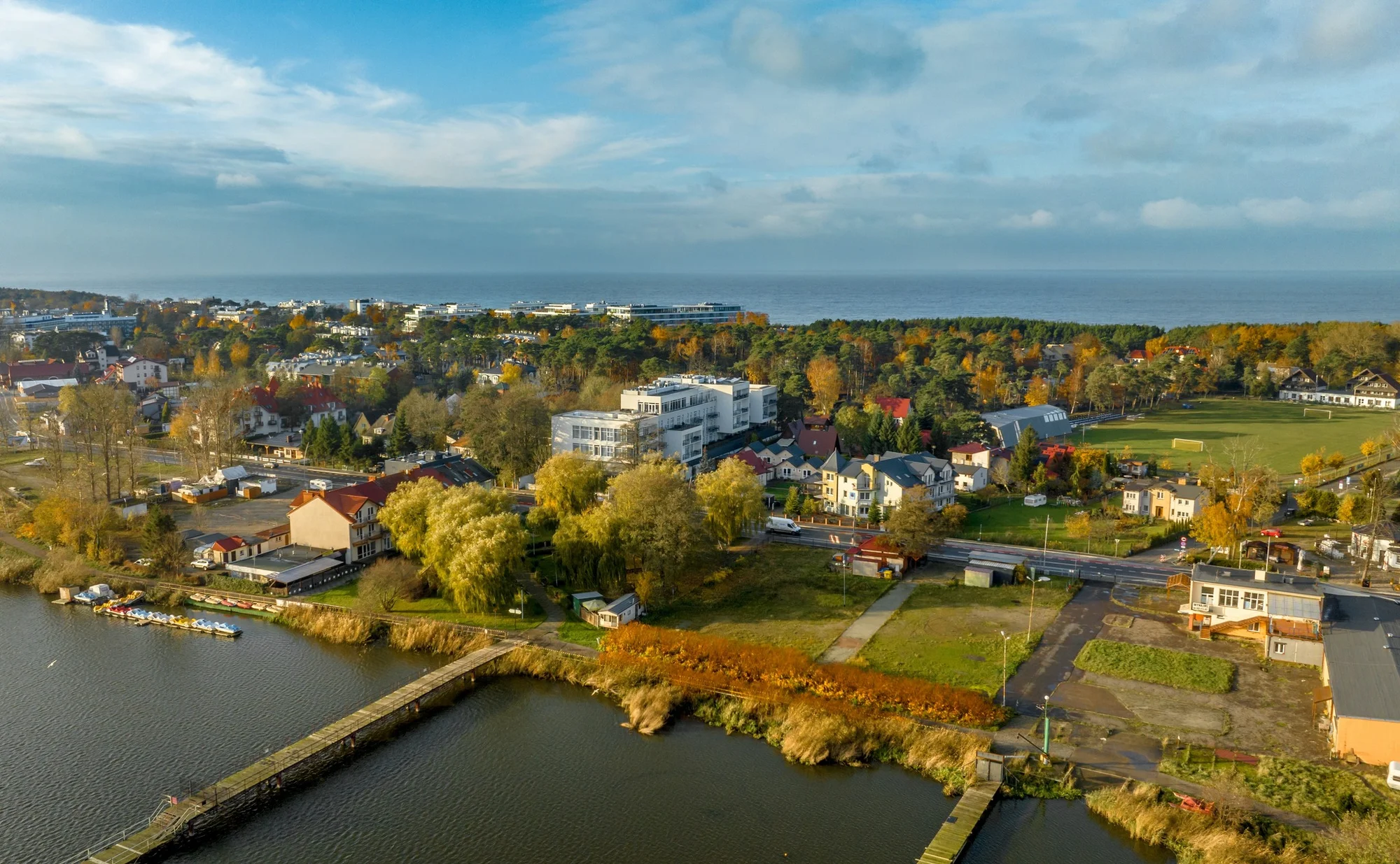 Luxusní pobyt u Baltu a jezera Jamno: hotel s wellness a střešní terasou, snídaně nebo polopenze