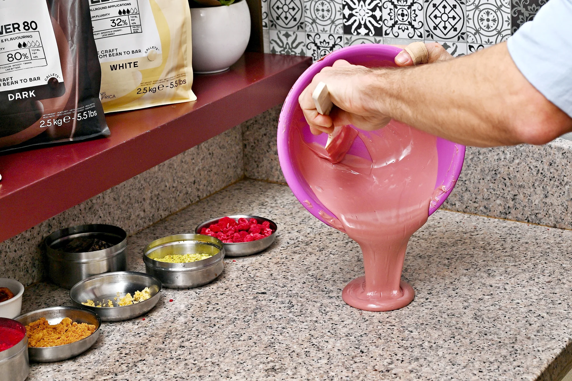 60min. čokoládový workshop: cake pops, lámaná čokoláda i máčené preclíky