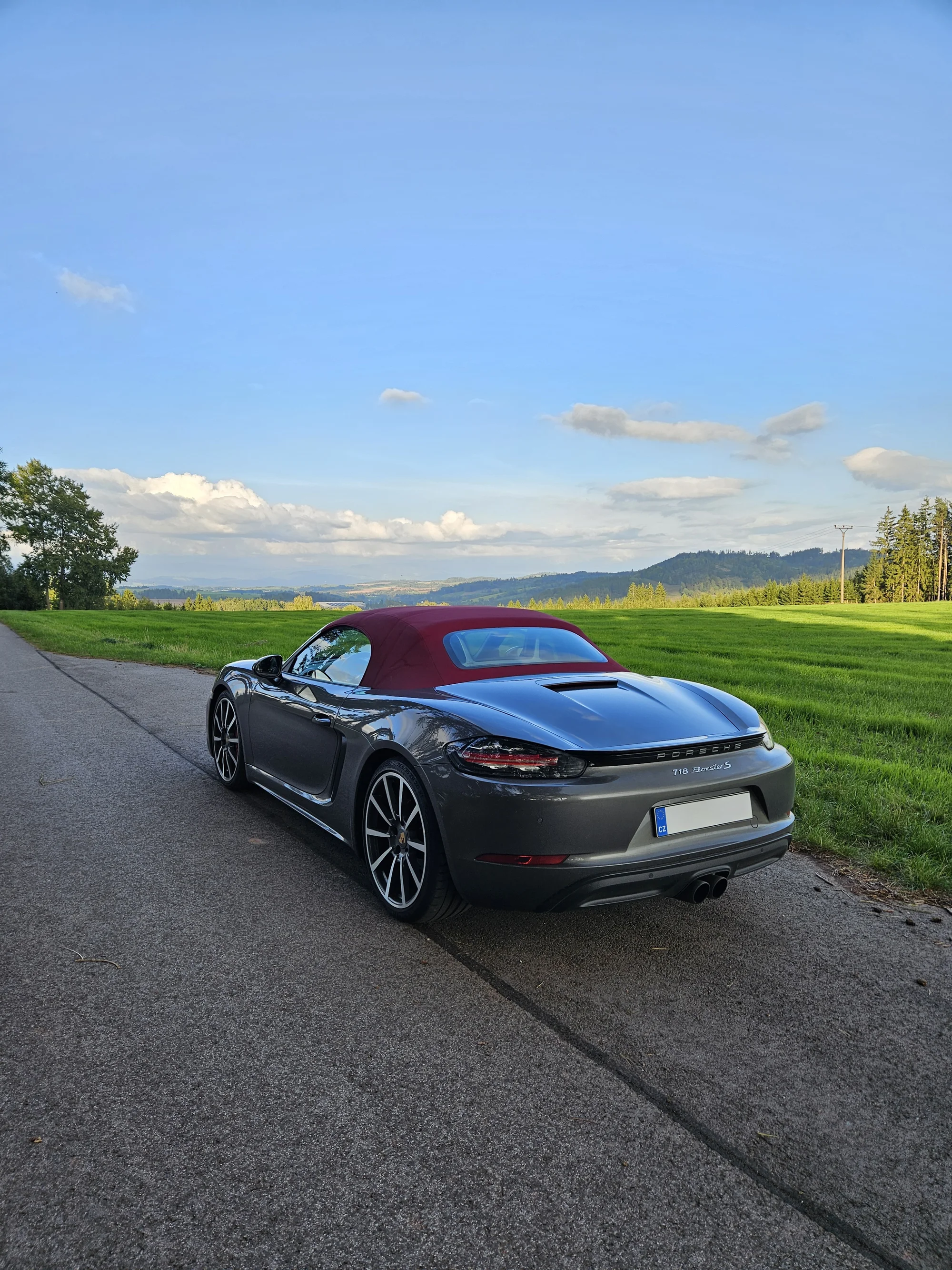 Pořádná jízda v nadupaném Porsche 718 Boxster S: 60 nebo 120 min.
