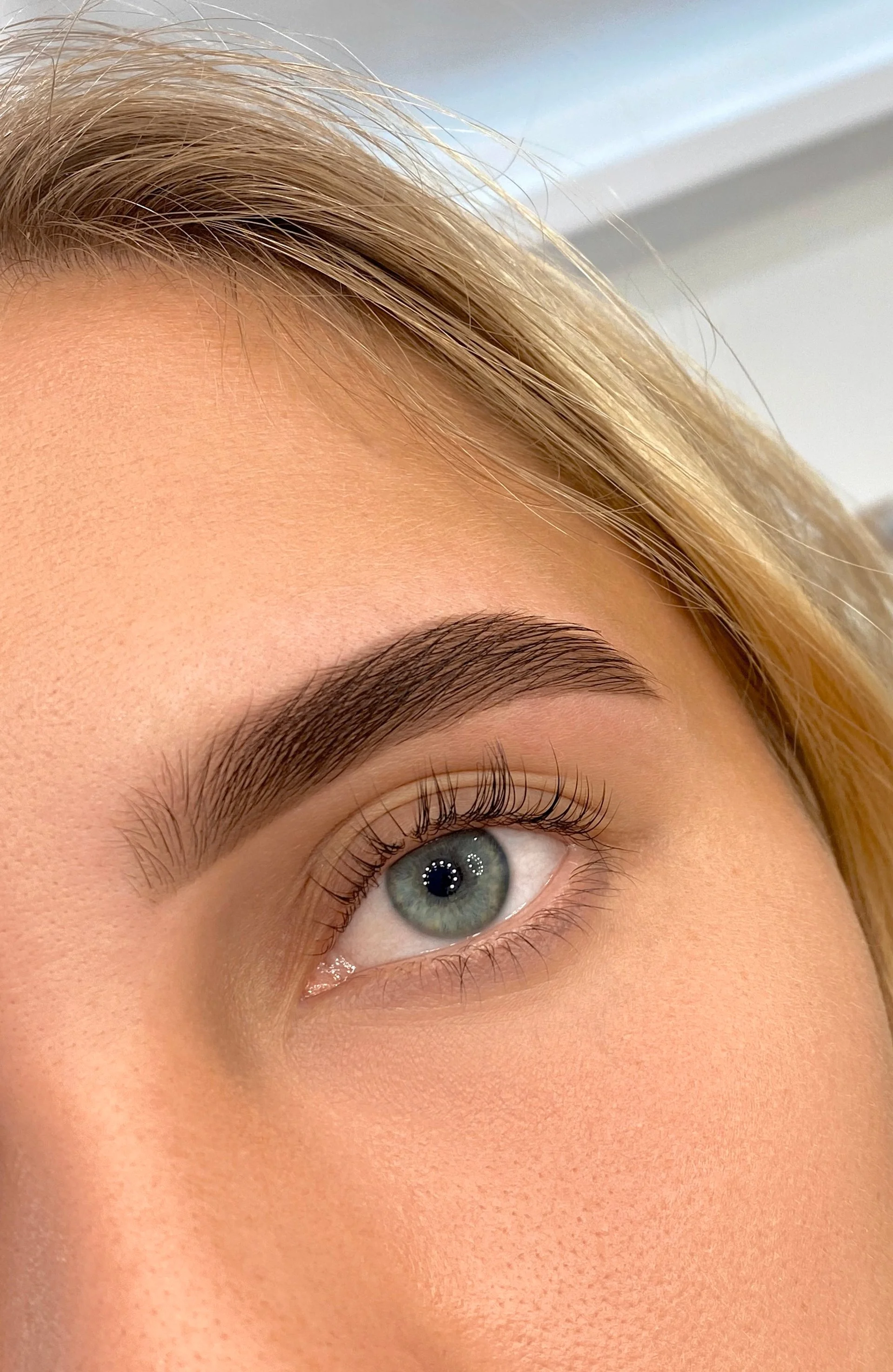 Prodlužování řas: řasa na řasu 1D, objemové metody i nejnovější trendy efekty