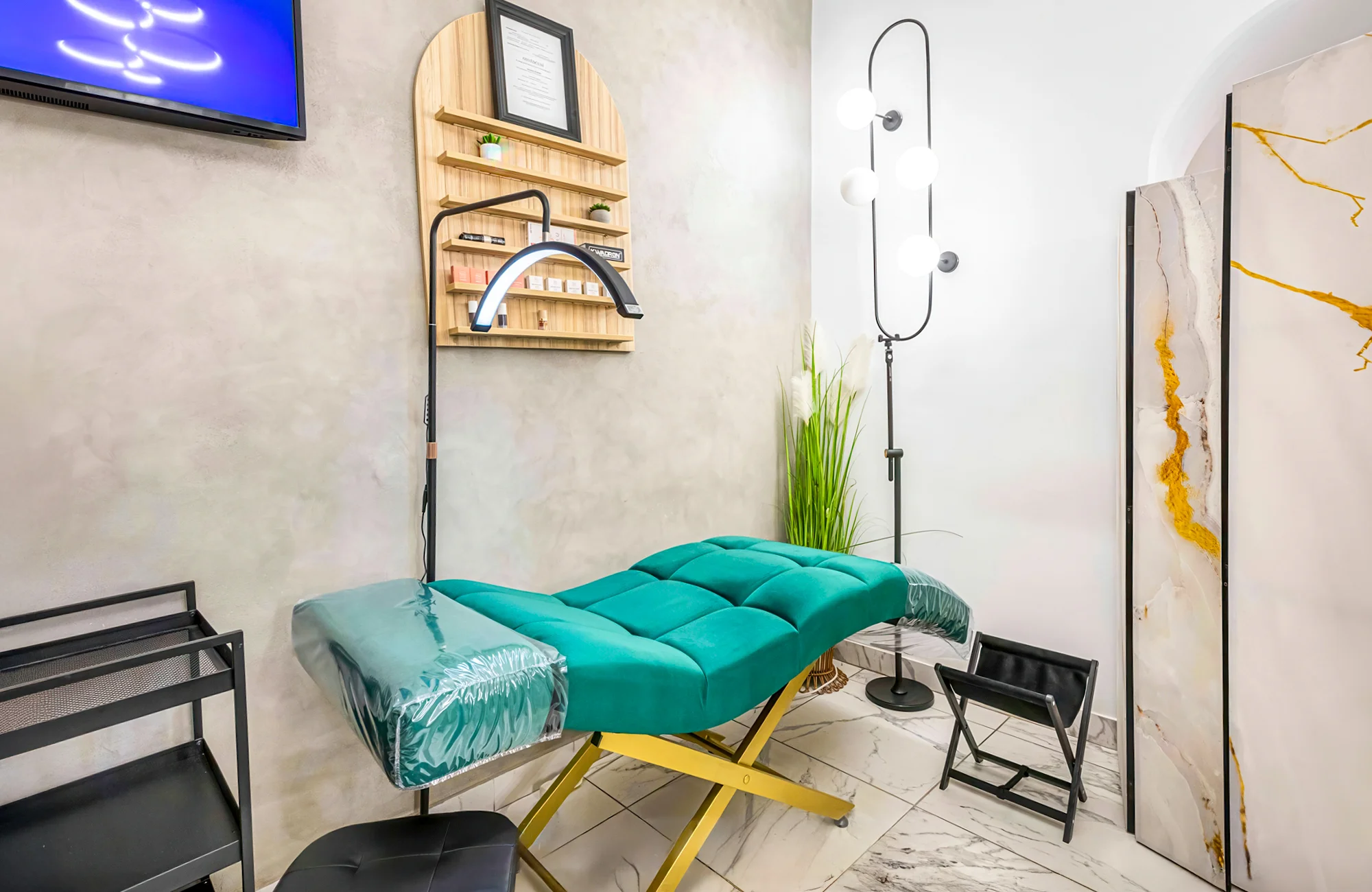 Pro krásný pohled: laminace obočí nebo lash lifting řas s barvením