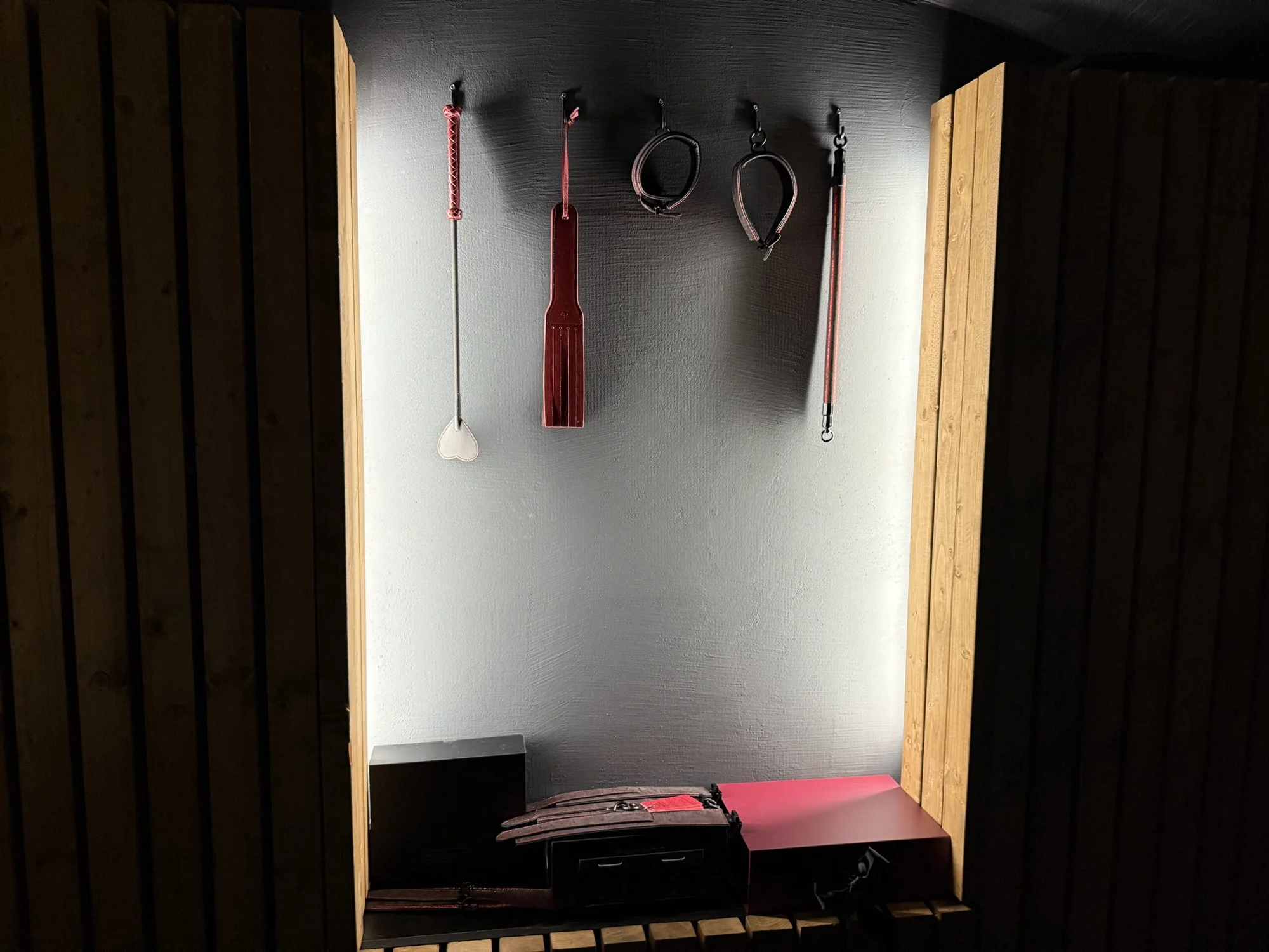 Privátní wellness: vířivá vana, masérna, zážitková místnost pro páry i lahev sektu