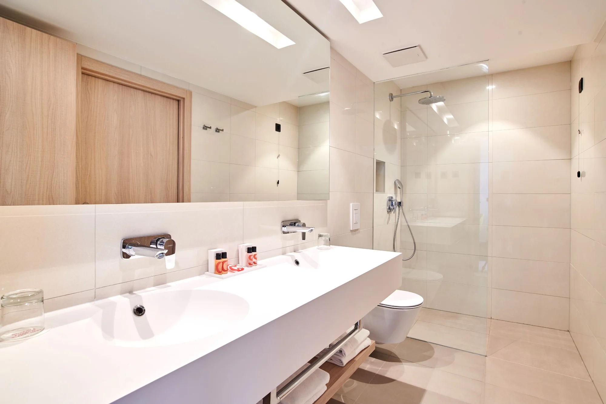 Hotel na Istrii 100 m od pláže: strava, aquapark, wellness, animace i 2 děti zdarma