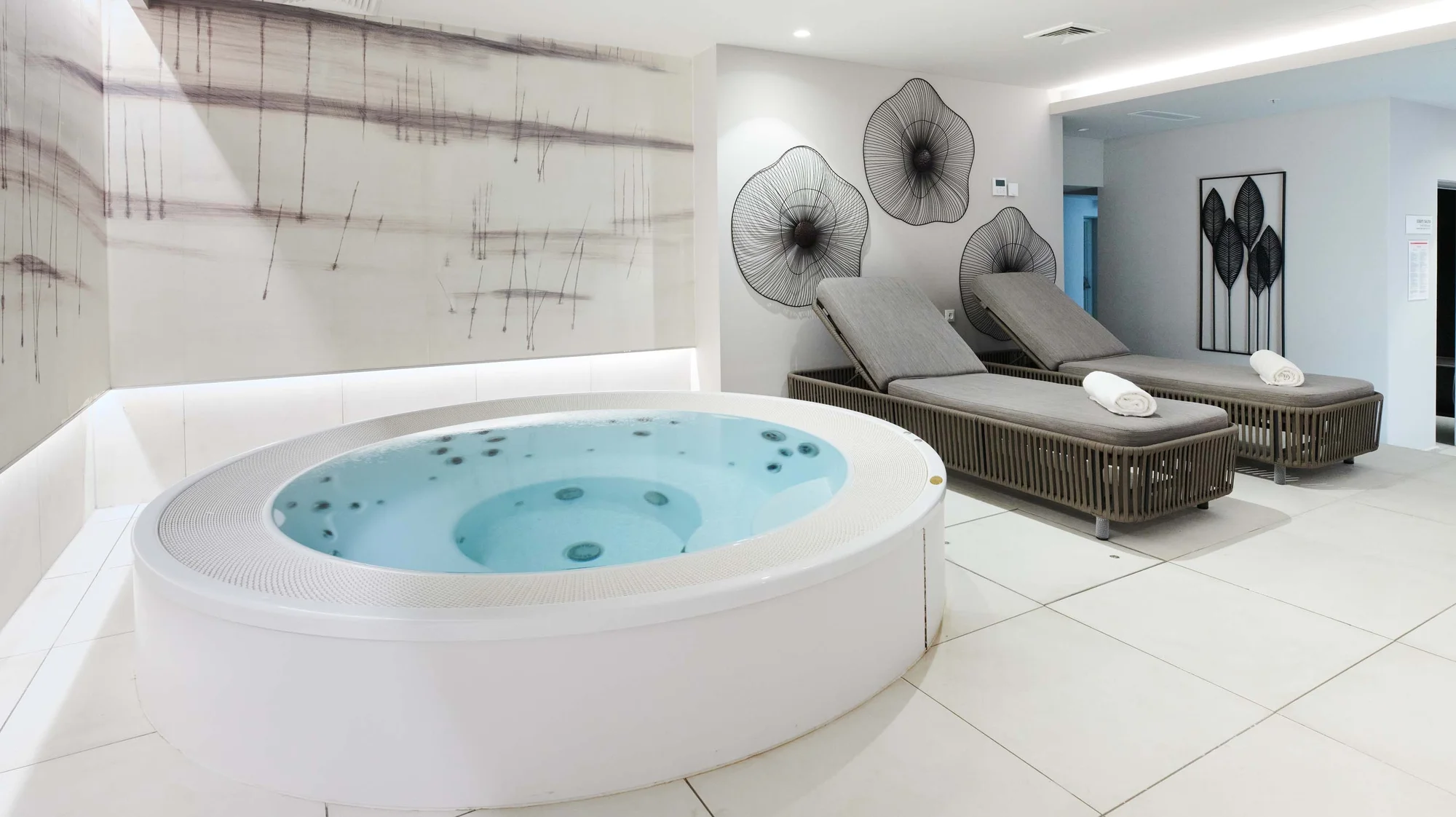 Hotel na Istrii 100 m od pláže: strava, aquapark, wellness, animace i 2 děti zdarma