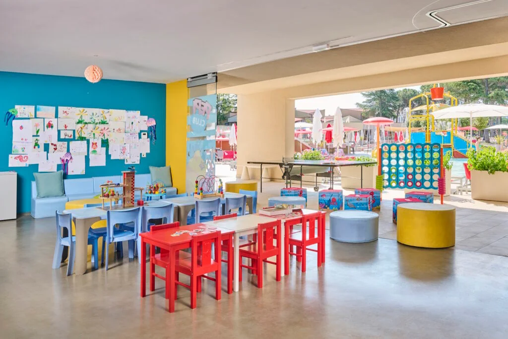 Hotel na Istrii 100 m od pláže: strava, aquapark, wellness, animace i 2 děti zdarma