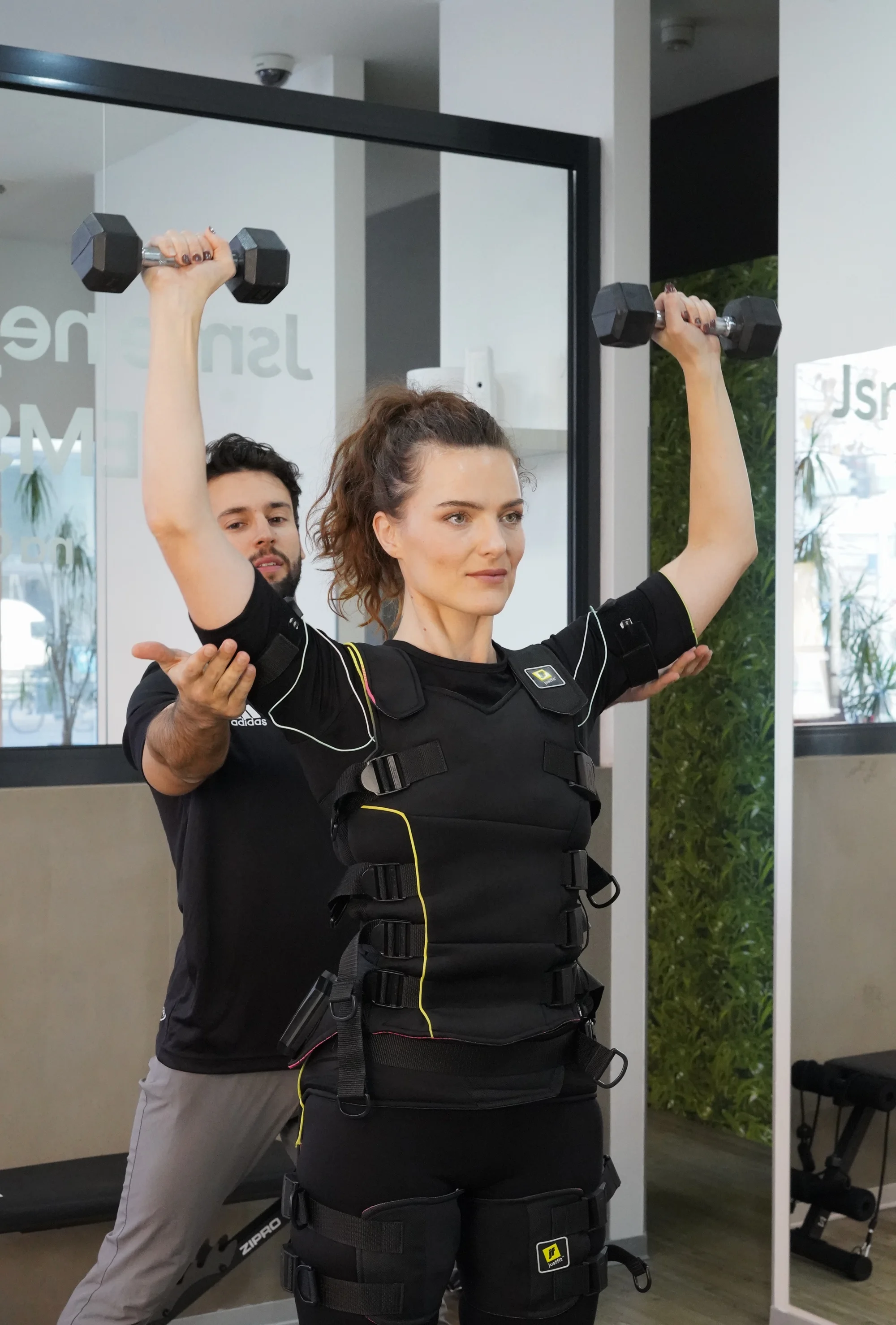 Návrat do formy: EMS trénink s osobním trenérem, 20 minut nebo permanentka