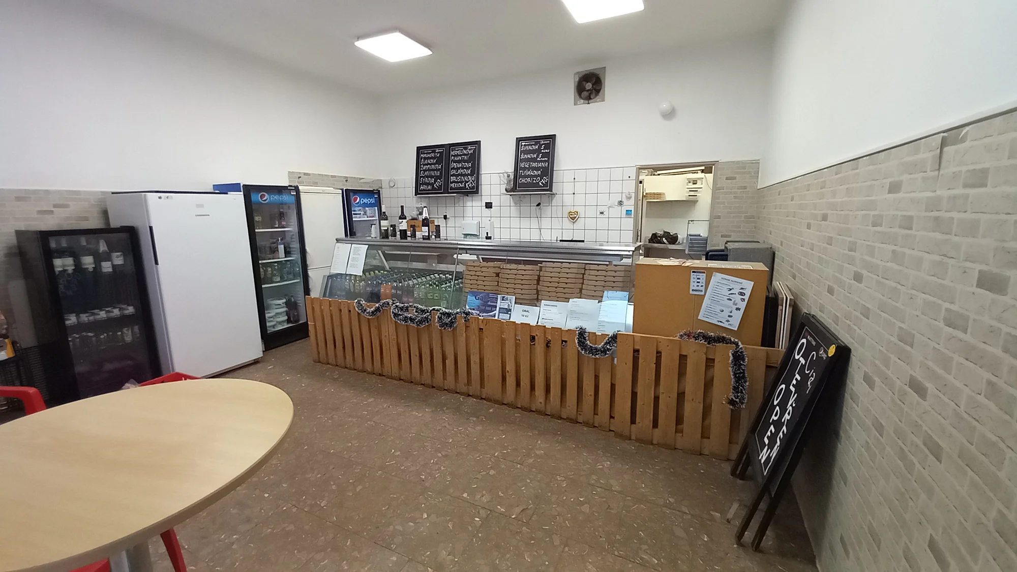 Až 3 pizzy o velikosti 32 cm podle výběru i s nápojem a rozvozem