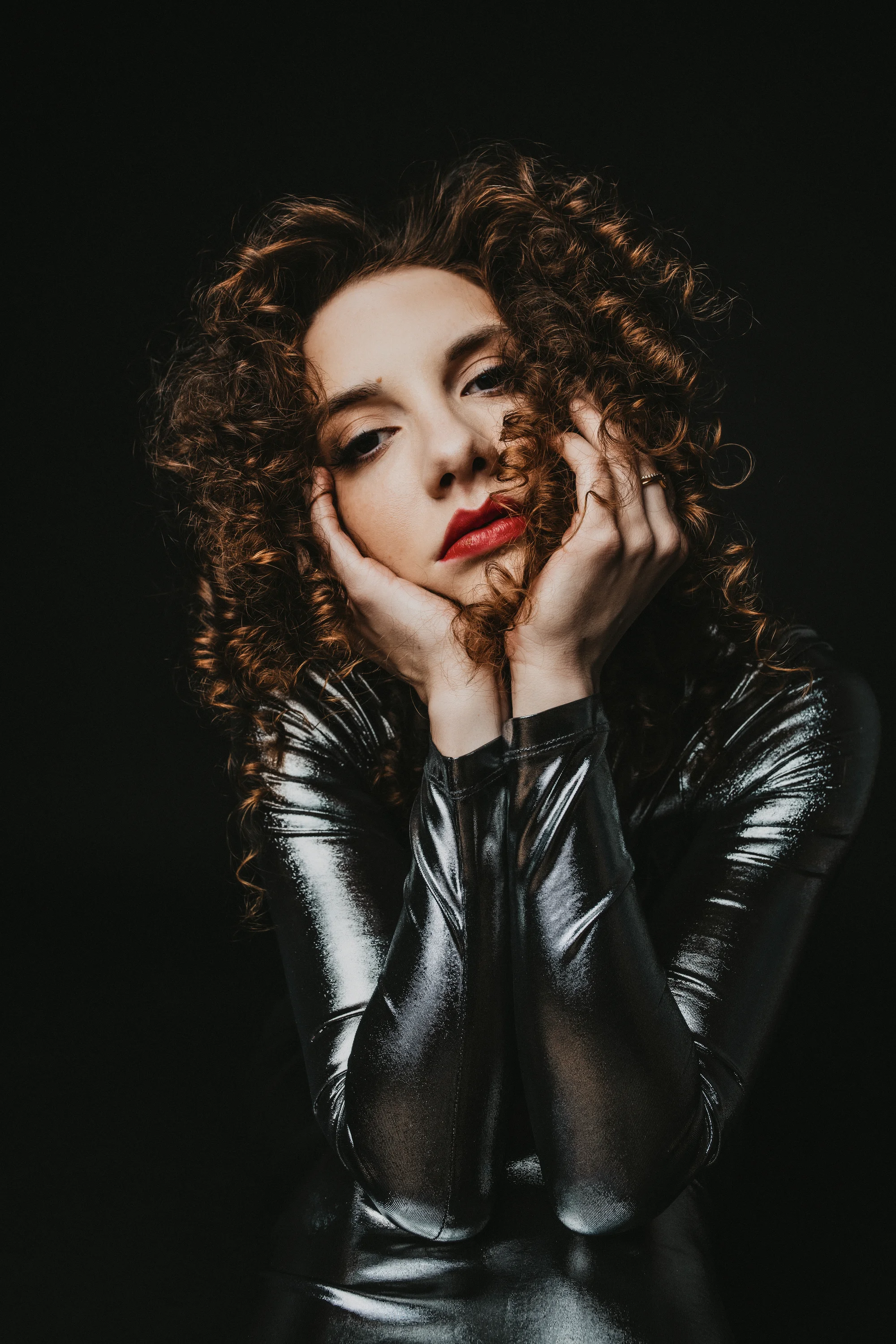 Valentýnské focení v ateliéru, vč. varianty s líčením a účesem (45–⁠⁠⁠⁠⁠⁠120 minut)