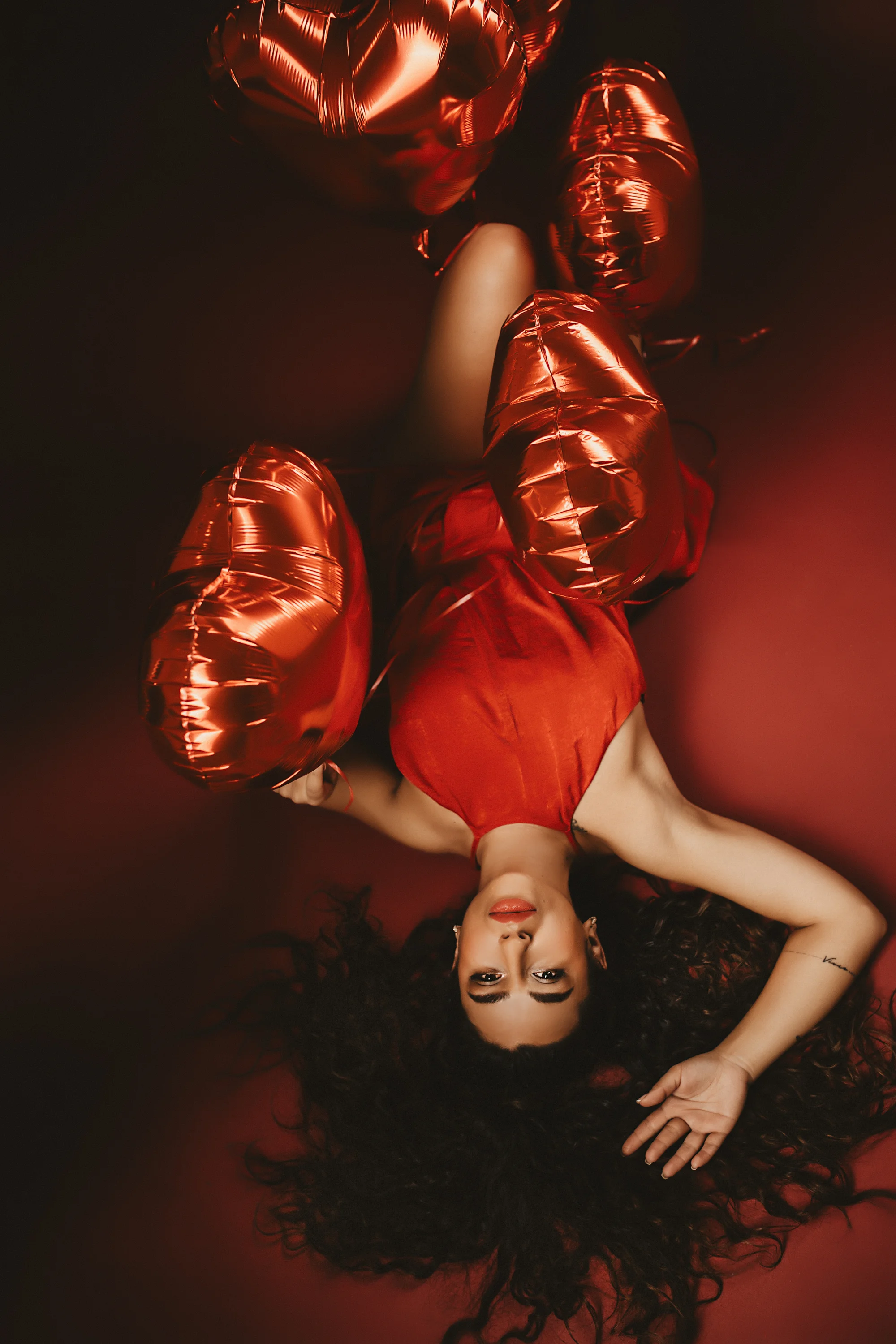 Valentýnské focení v ateliéru, vč. varianty s líčením a účesem (45–⁠⁠⁠⁠⁠⁠120 minut)