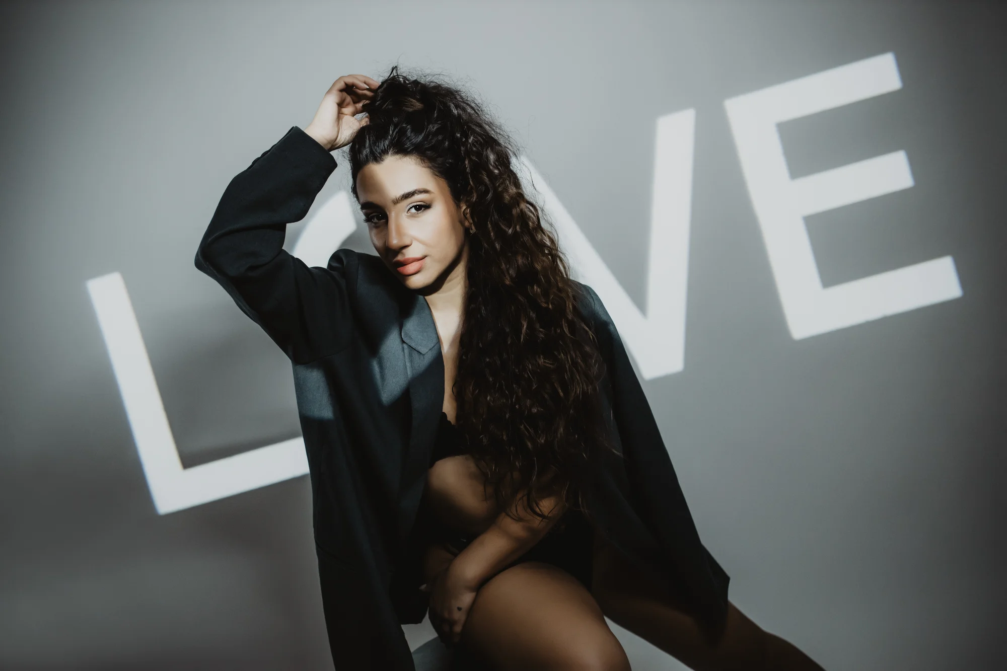 Valentýnské focení v ateliéru, vč. varianty s líčením a účesem (45–⁠⁠⁠⁠⁠⁠120 minut)