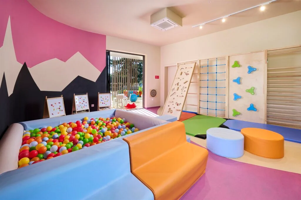 4* dovolená v chorvatském Umagu s jídlem: pláž, bazény a wellness, děti do 12 let zdarma