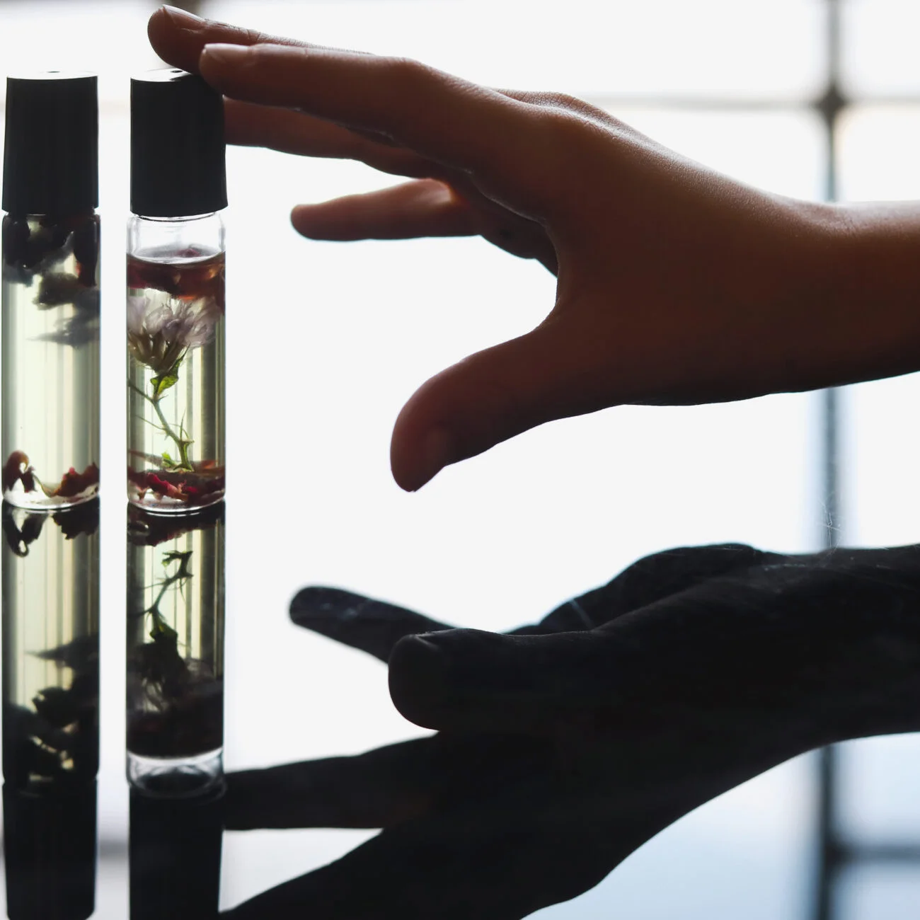 Valentýnský smyslový workshop parfémů: degustace i výroba roll-on olejíčků