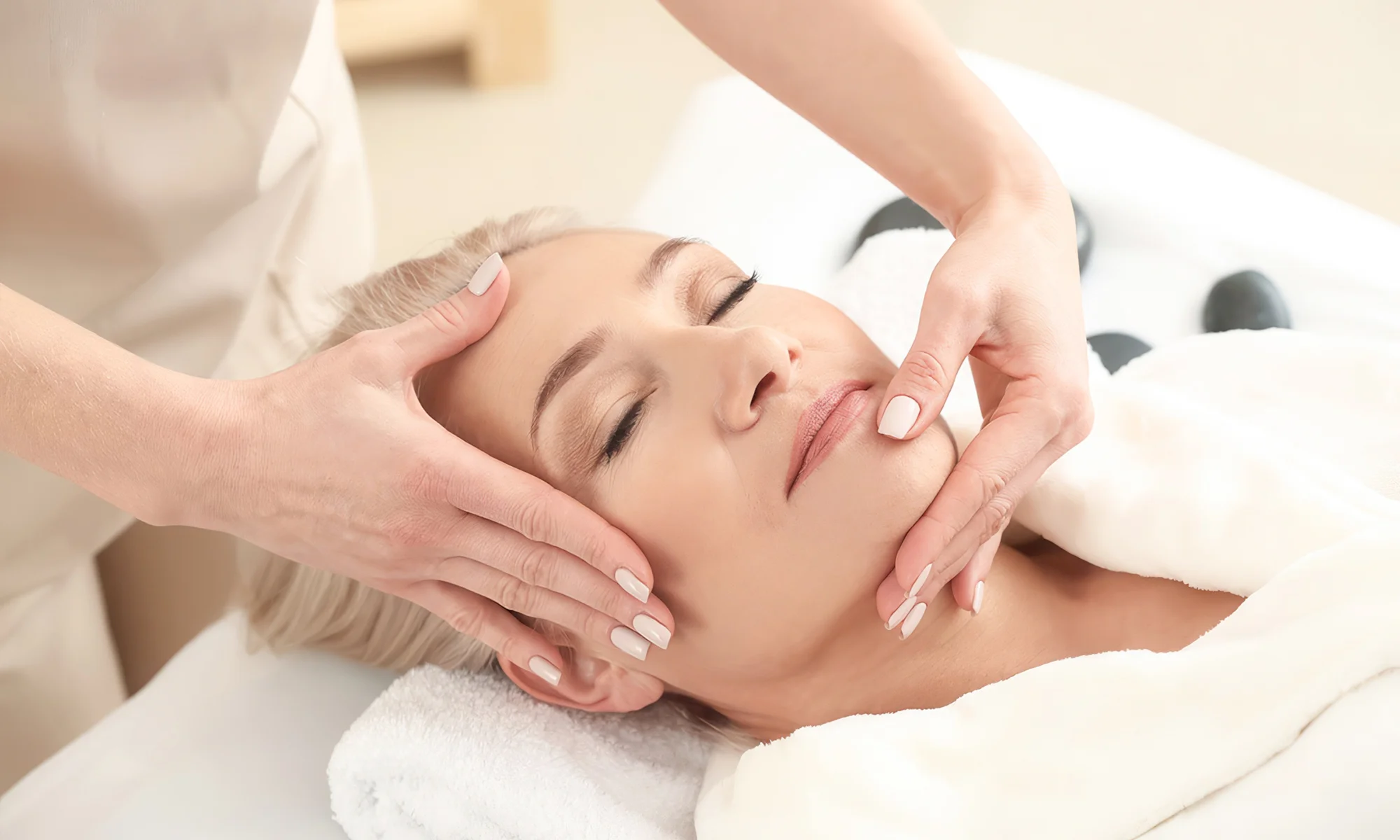 Vstříc pevné a zářivé pleti: liftingová či guasha masáž obličeje, 60–75 minut