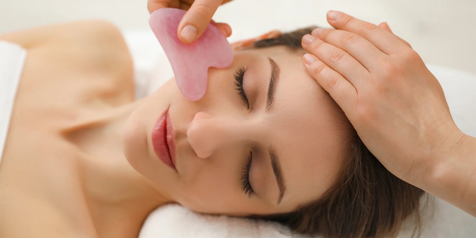 Liftingová či guasha masáž obličeje, 60–75 min.