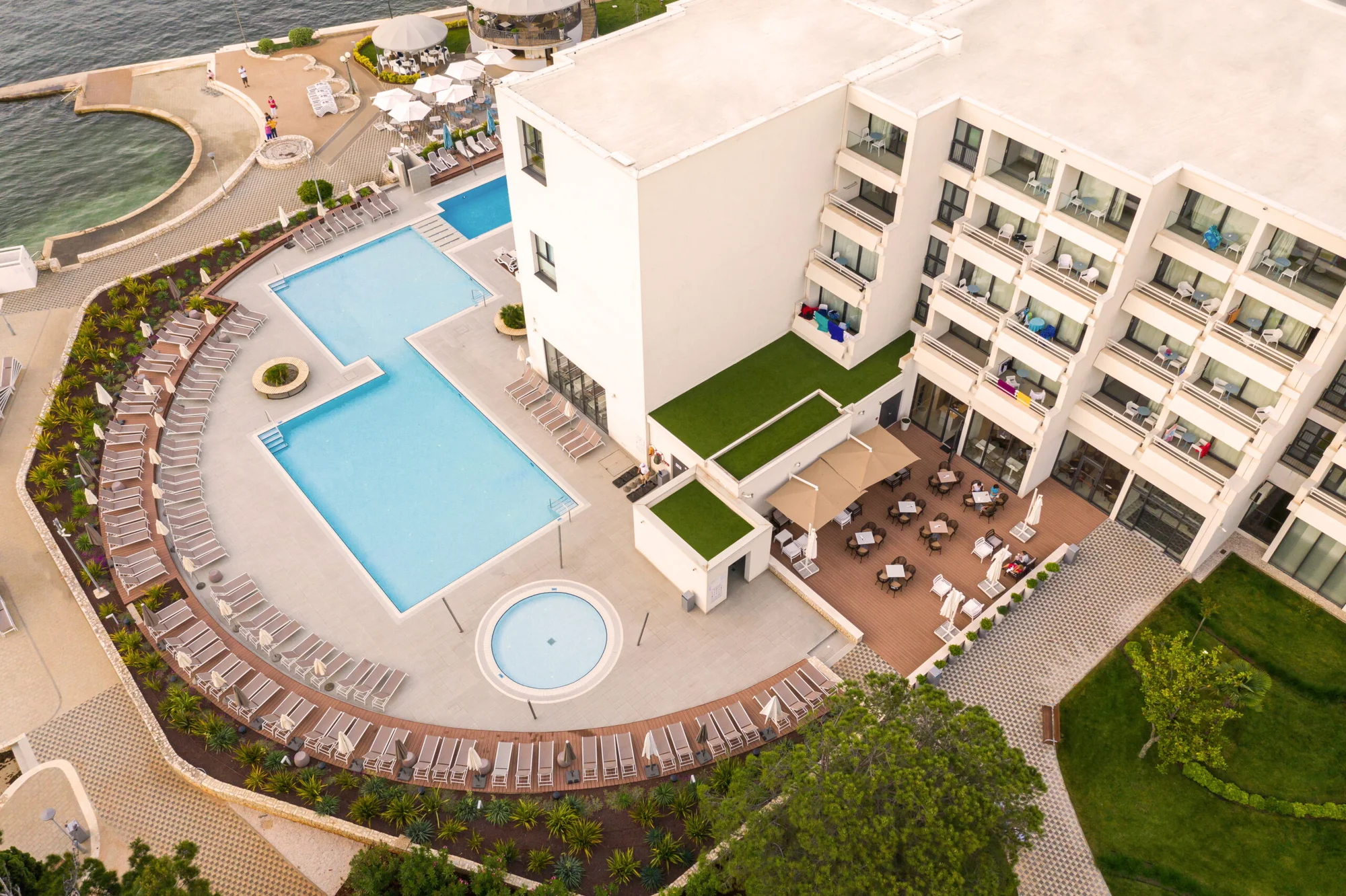 4* hotel v Umagu přímo u moře: jídlo, bazény a aktivity pro děti i dospělé