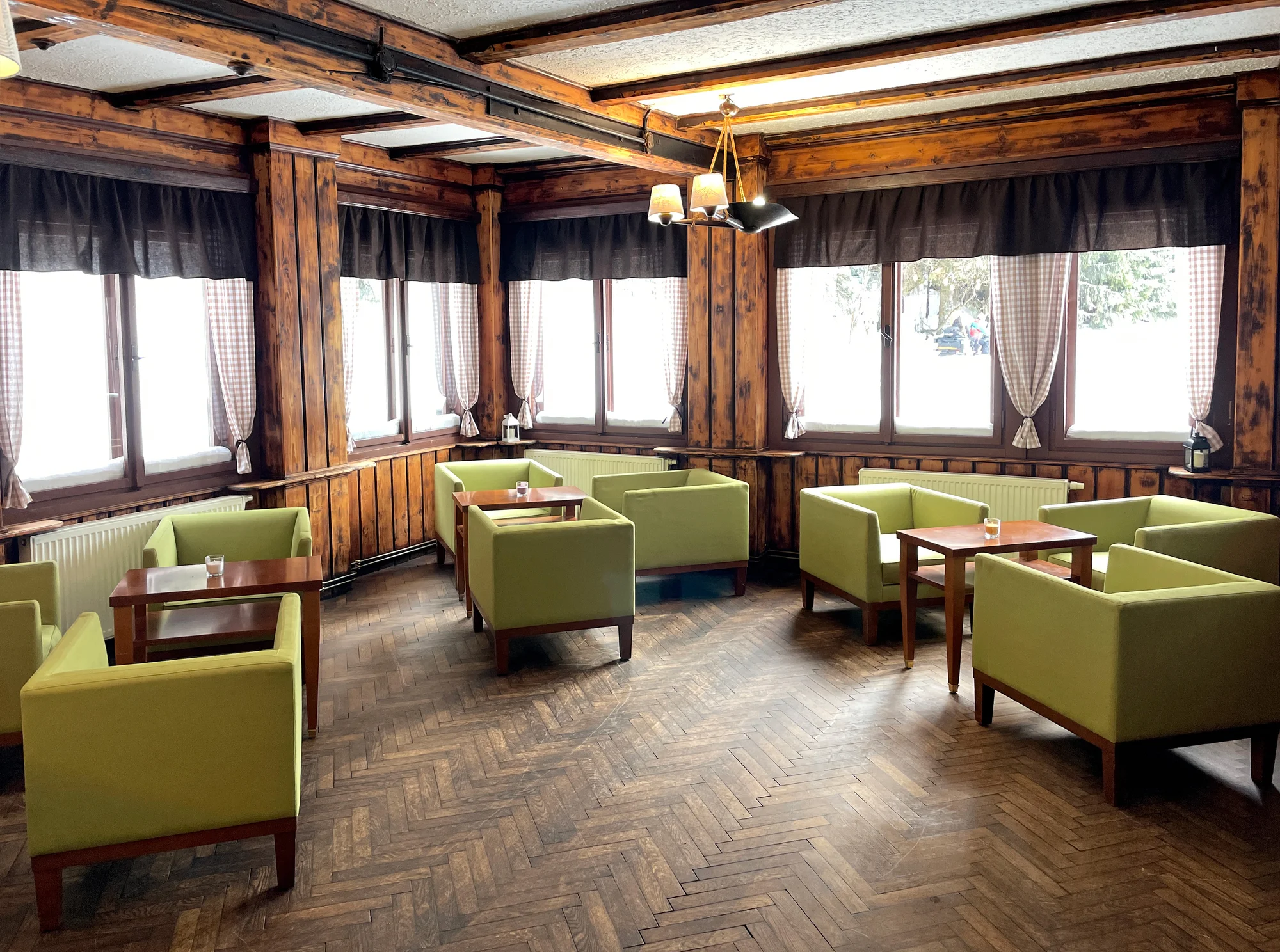 Tradiční horská chata v Peci pod Sněžkou: pobyt se snídaní, trasy pro skialpinisty