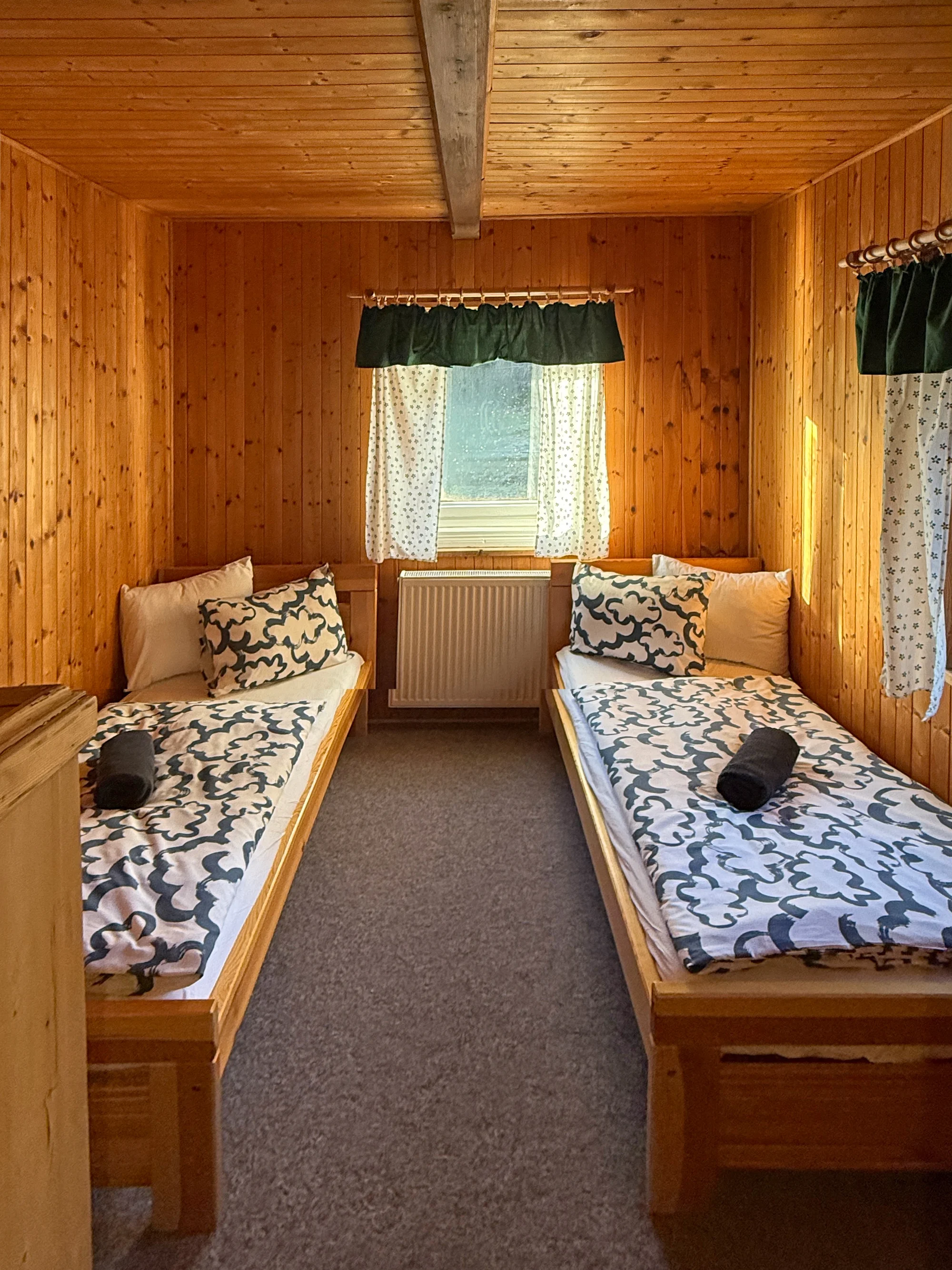 Tradiční horská chata v Peci pod Sněžkou: pobyt se snídaní, trasy pro skialpinisty