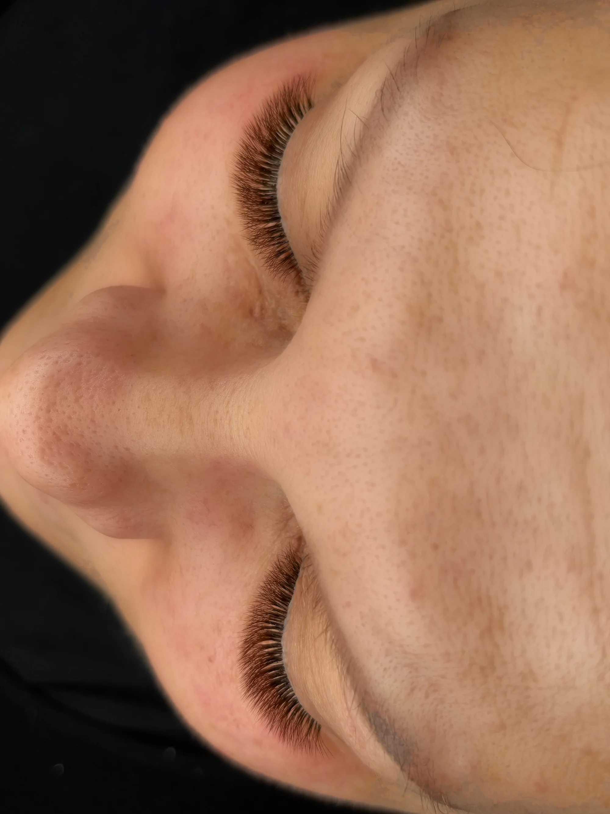 Profesionální prodloužení a zhuštění řas: metoda Classic, Volume, Wispy nebo Wet Look